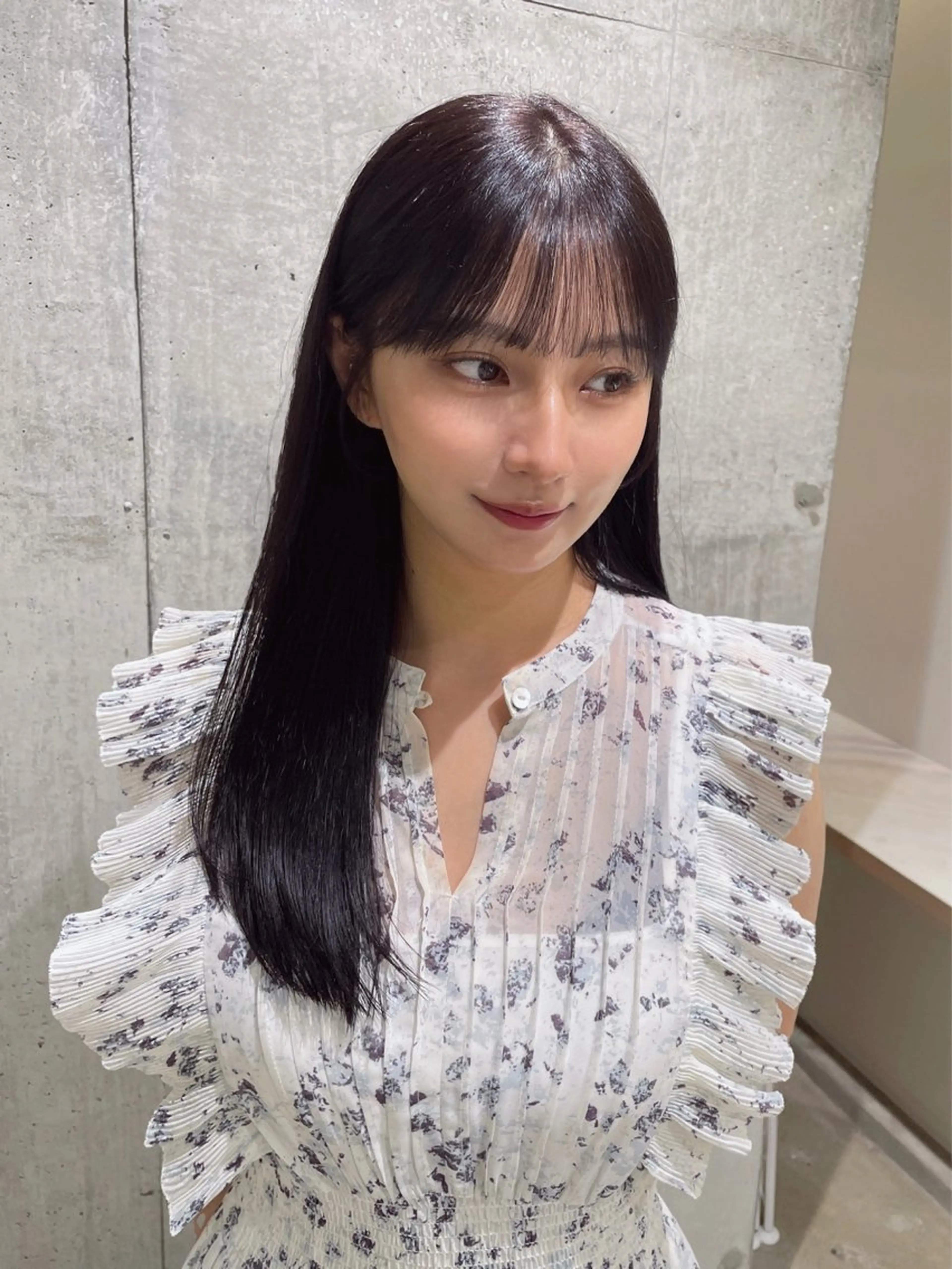 セミロング カット ヘアカラー トリートメント レイヤーカット 新川栄一朗のヘアスタイル