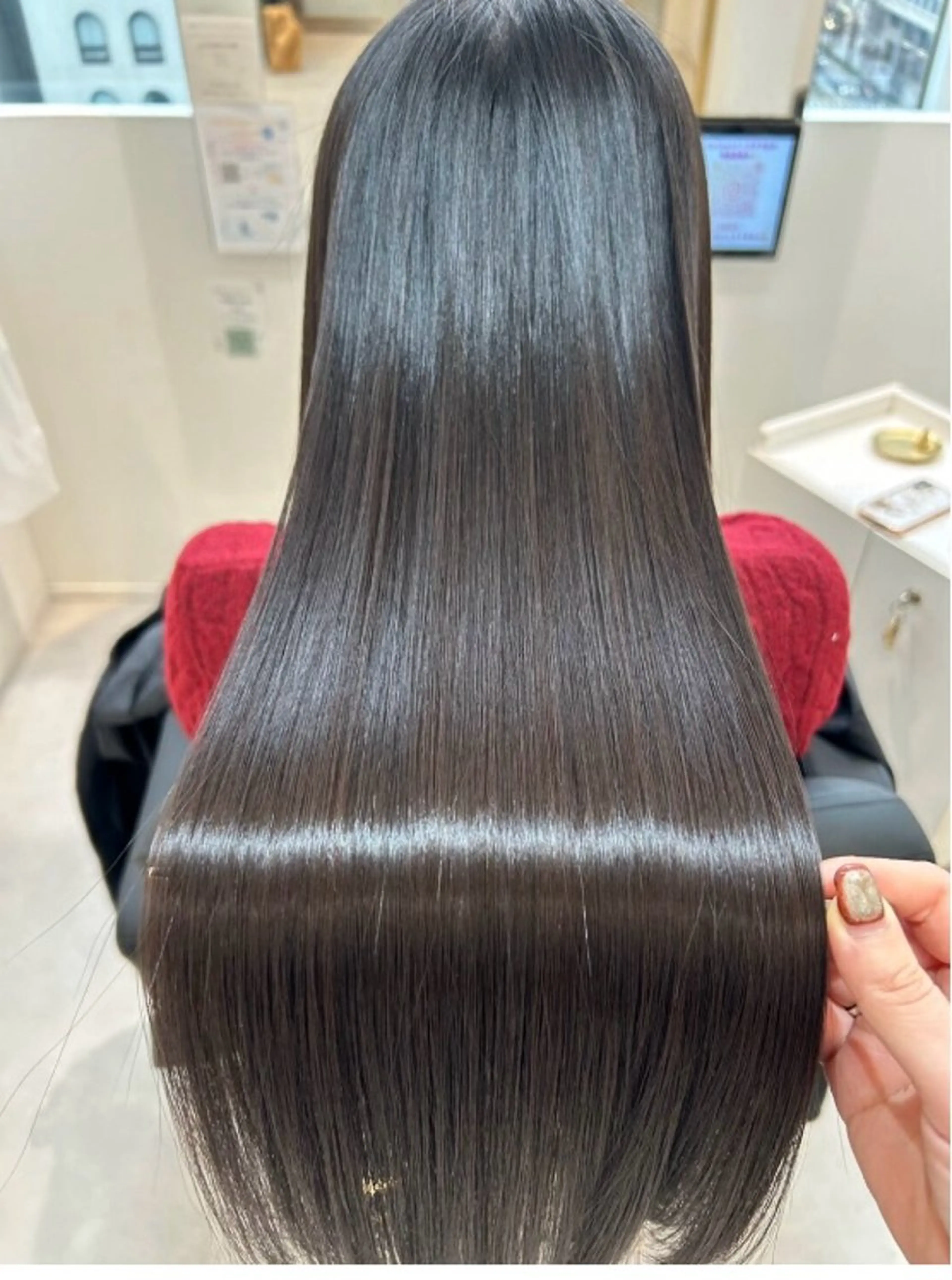 ロング Emüest髪質改善 👩🏼🖤cocoのヘアスタイル