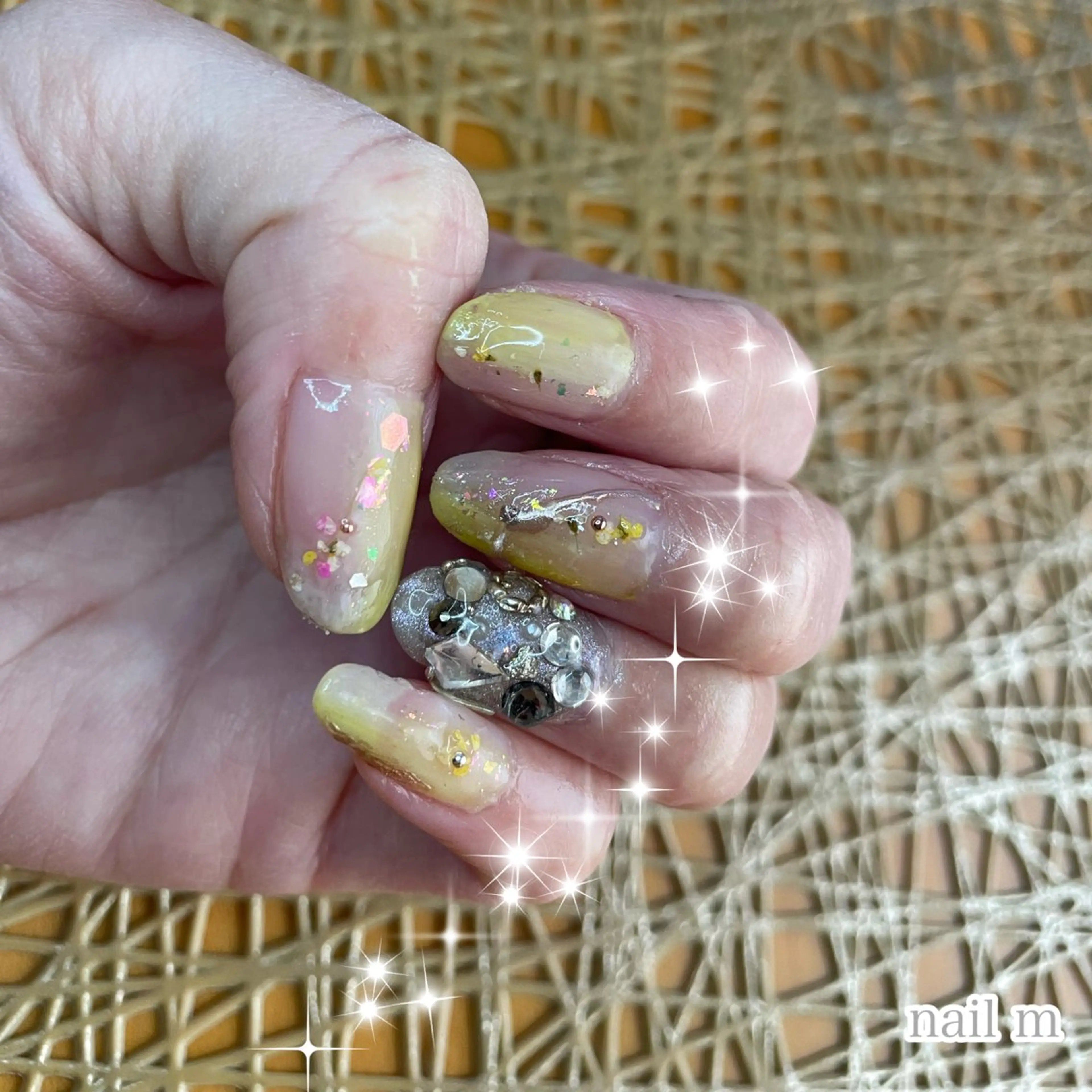 ネイル グラデーション ホログラムネイル 黄色 NAIL★M 真紀のネイルデザイン