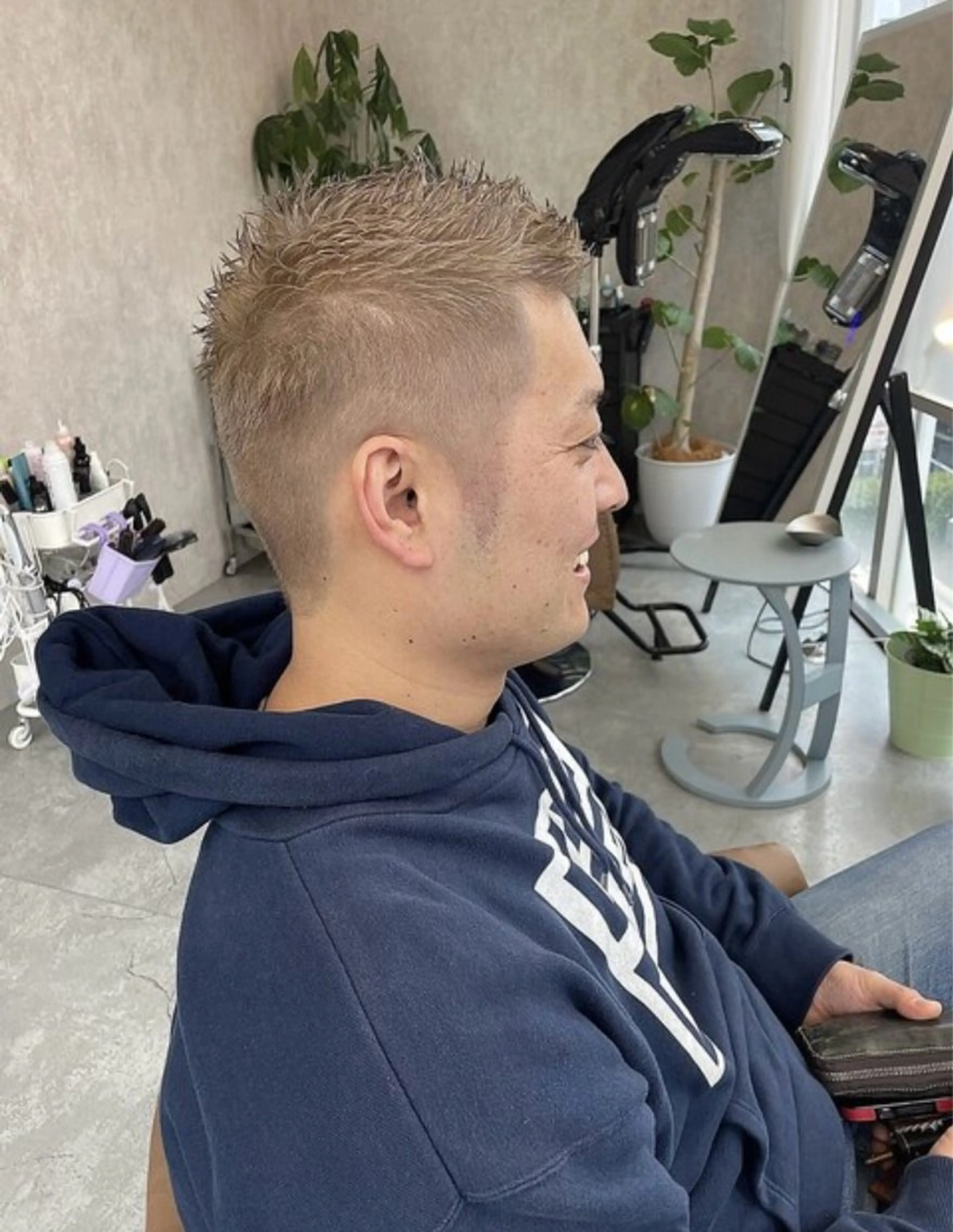 ショート カラー メンズ メンズブリーチ ベージュカラー ブリーチ カット ヘアカラー ilu by  Atmos所属・近藤 叶大のヘアスタイル