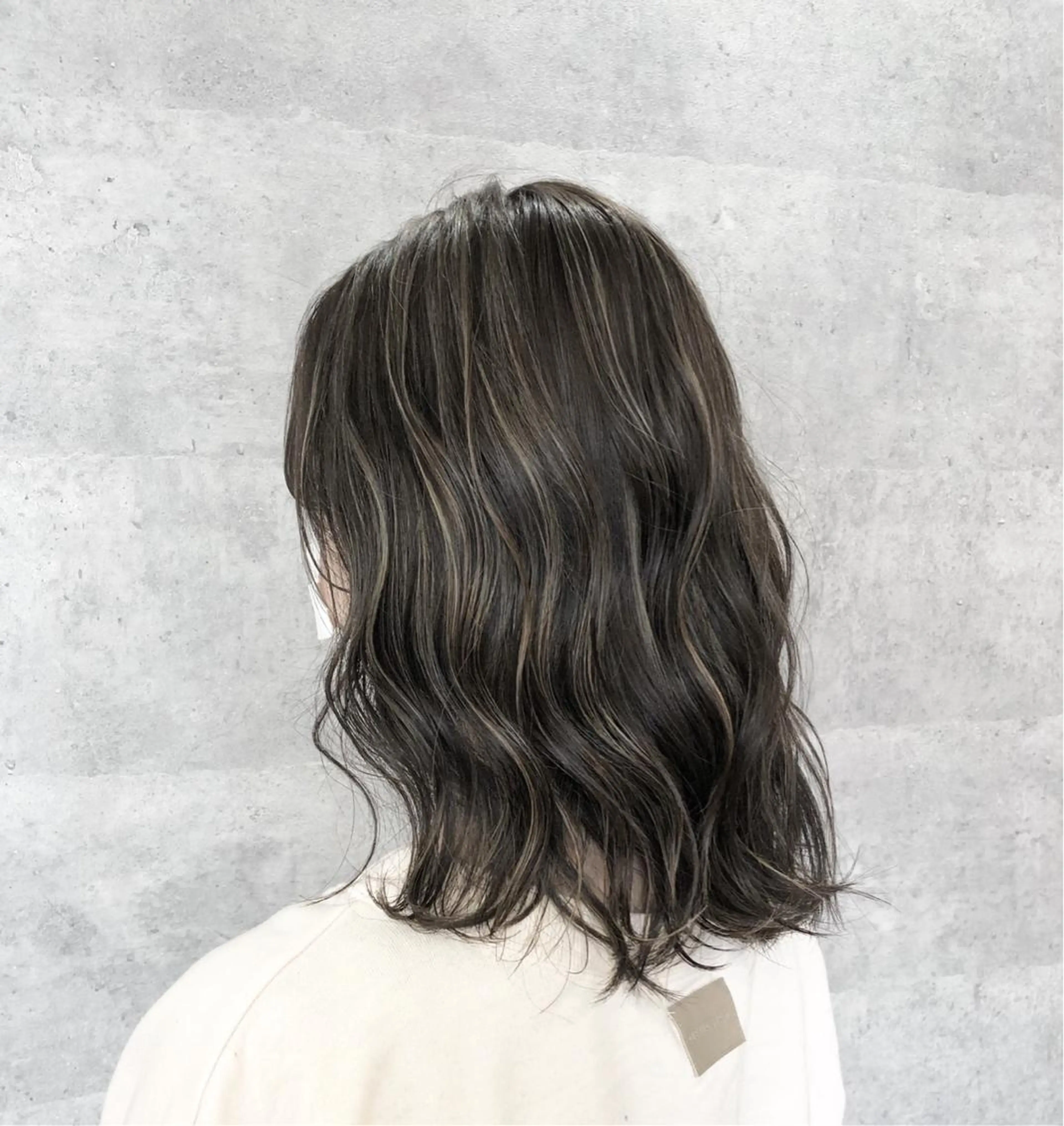 ミディアム カラー アッシュ ハイライトカラー ハイライト i  plus＋所属・髪質改善で 憧れの潤艶美髪にのヘアスタイル