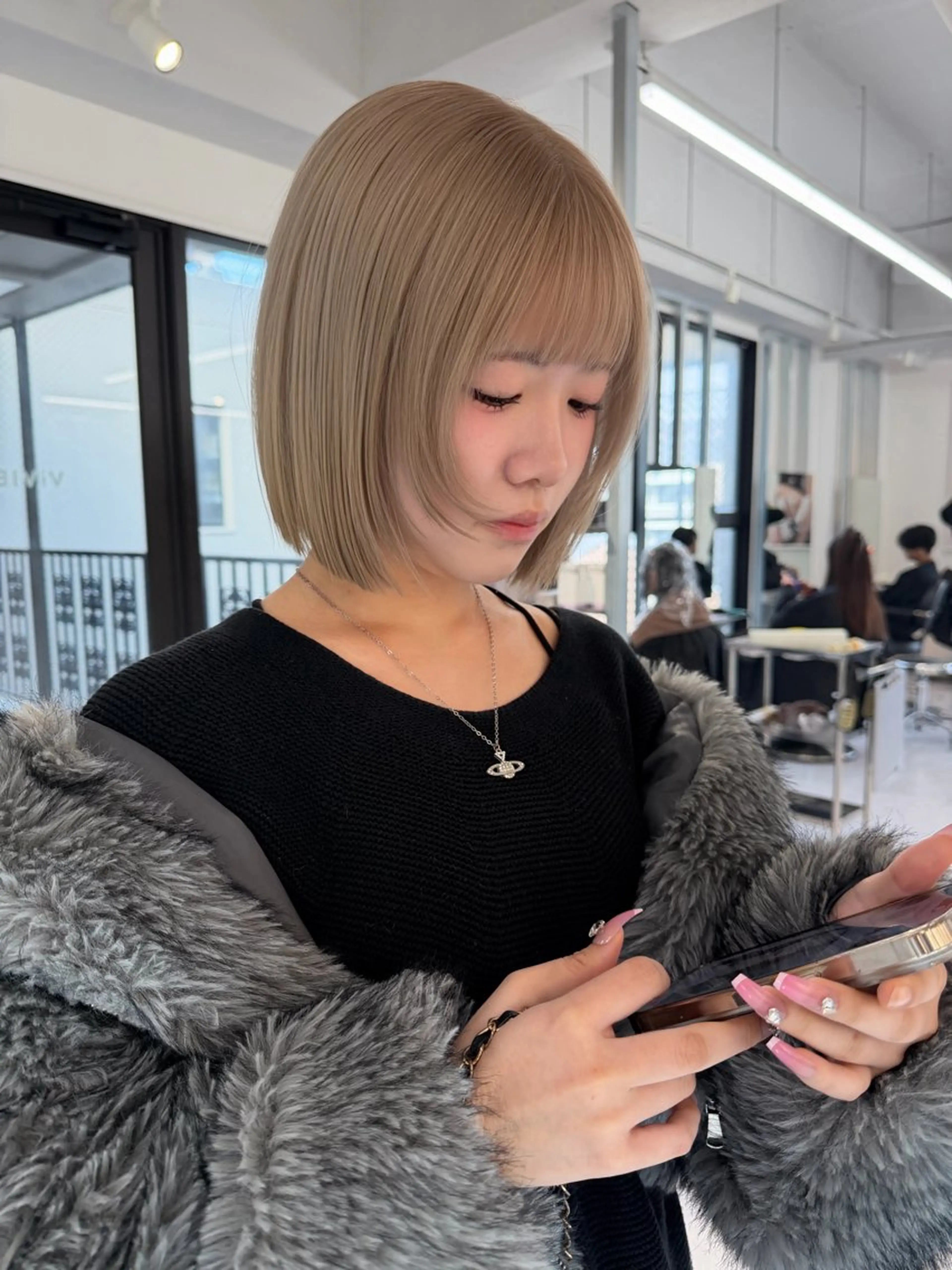 ショート カラー ベージュカラー ブリーチ ケアブリーチ デザインカラー ダブルカラー ヘアカラー トリートメント TATSUブリーチ/ ミルクティーベージュのヘアスタイル