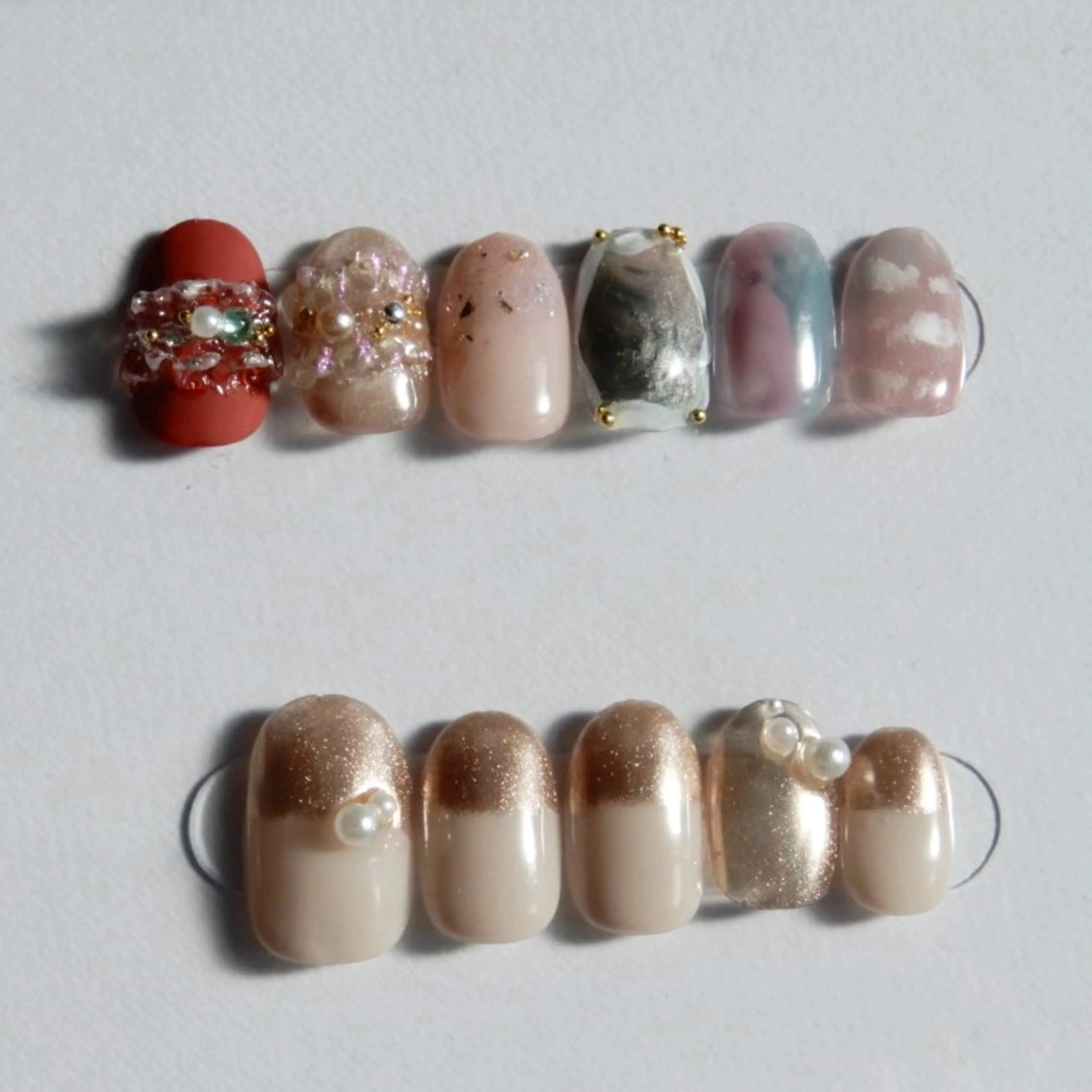 ネイル 冬ネイル クリスマス ハンドネイル ハンドケア nail salon swaddle 🪽のネイルデザイン