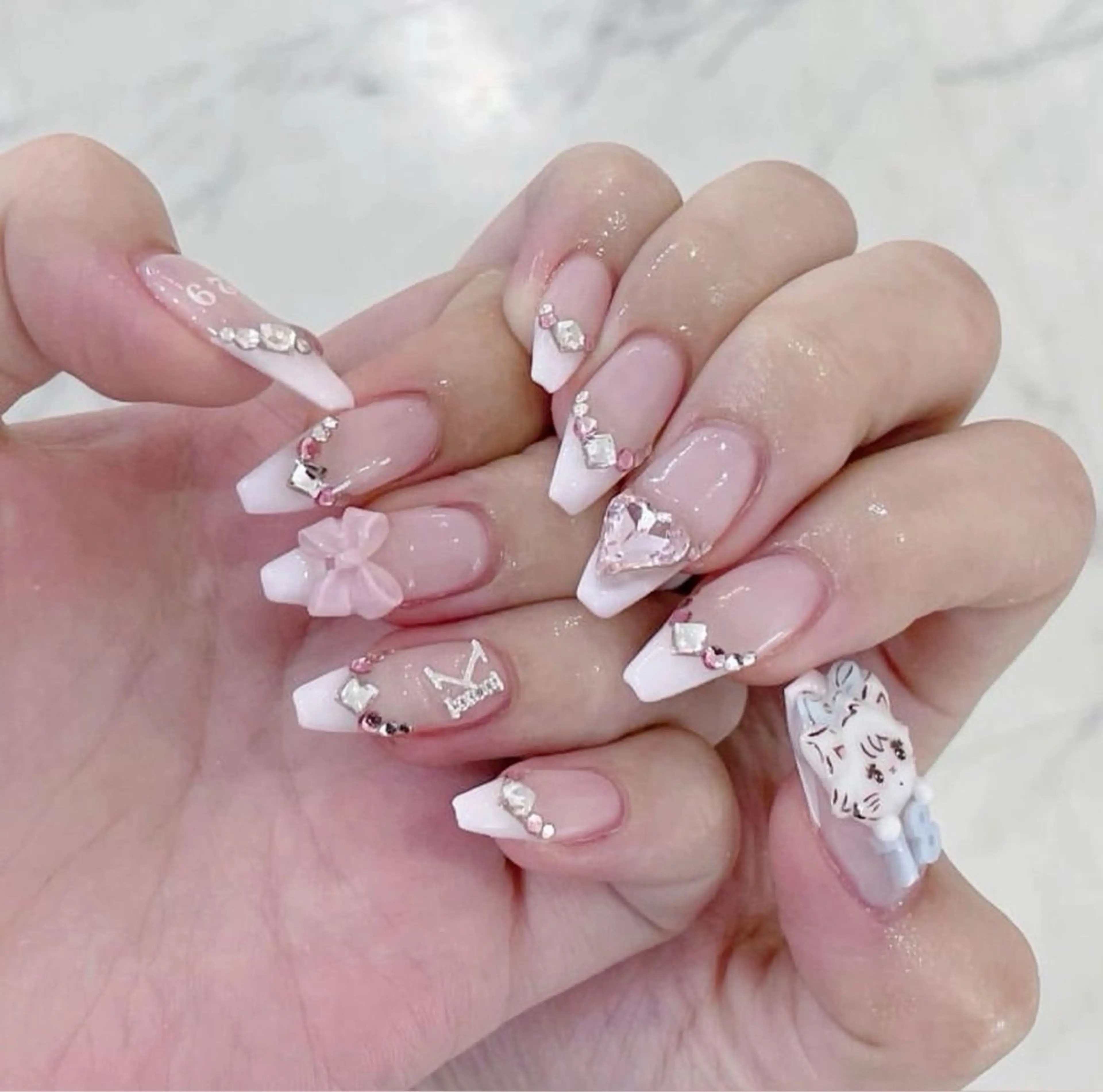 ネイル マグネットネイル ミラーネイル ピンク ネイルチップ 冬ネイル Lee Nailsのネイルデザイン