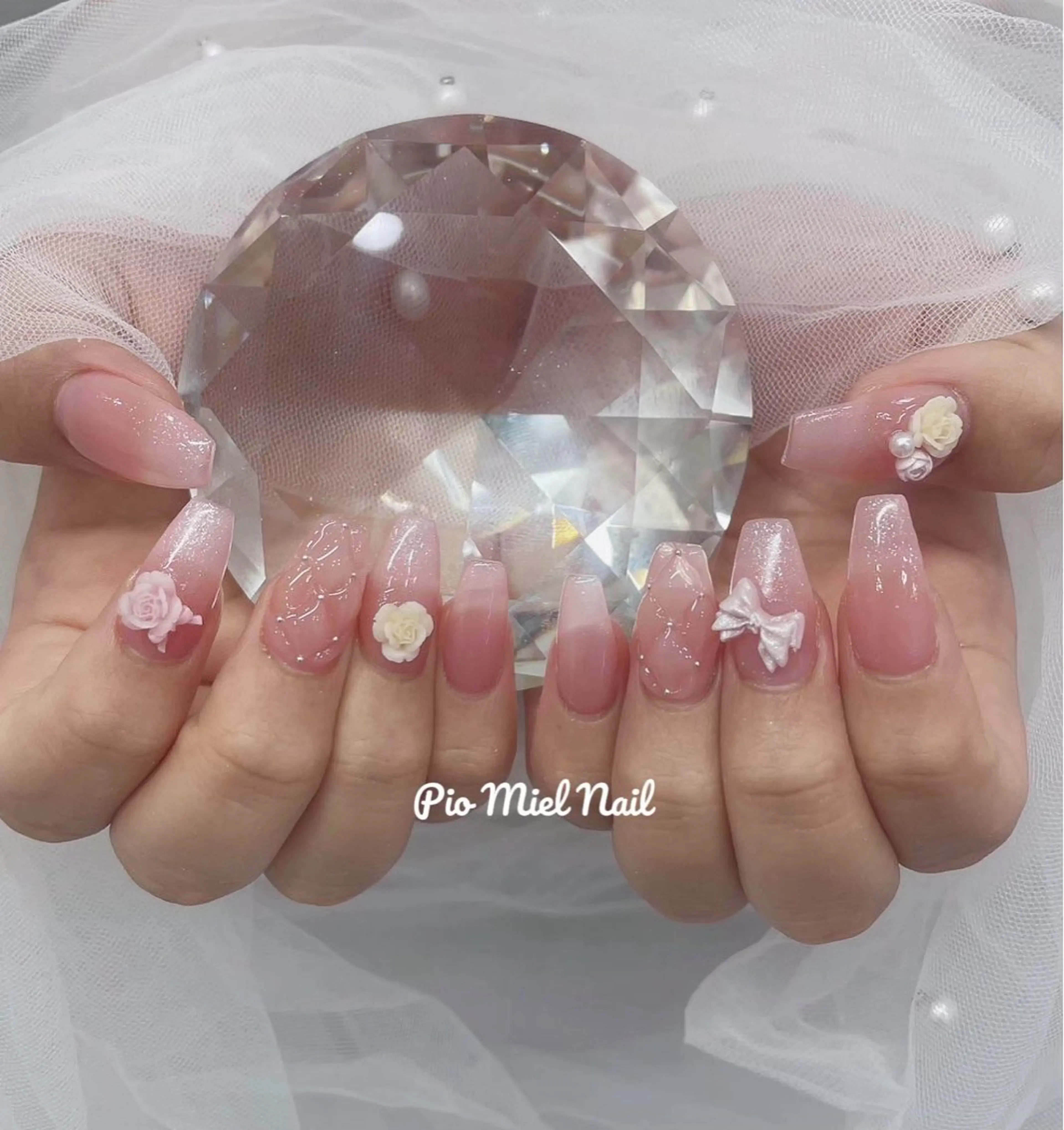 セミロング 韓国風ヘア ハンドネイル momo 長さだしのネイルデザイン