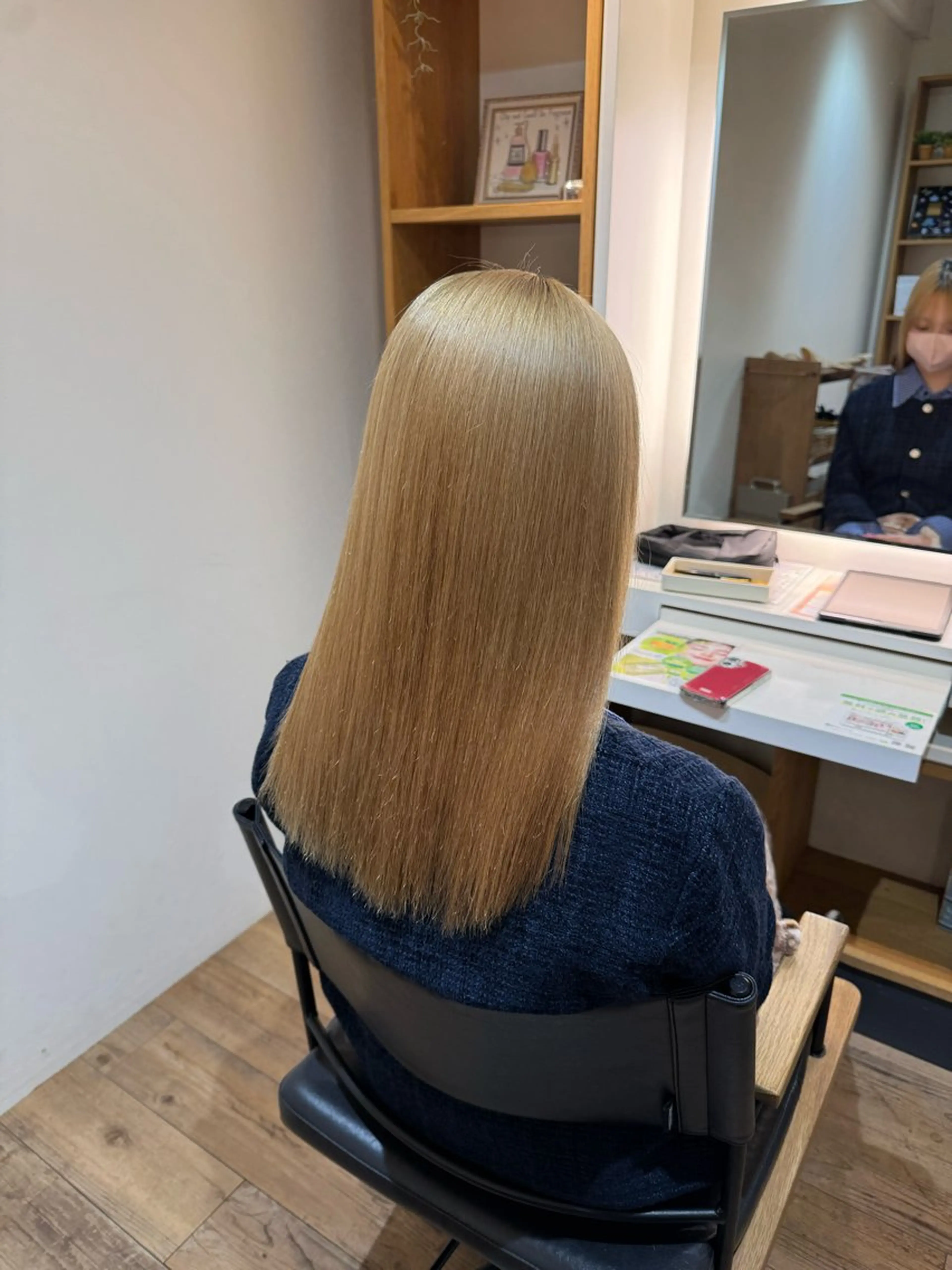 セミロング カット 縮毛矯正 トリートメント afloatkobe所属・美髪/髪質改善 川口凌弥のヘアスタイル