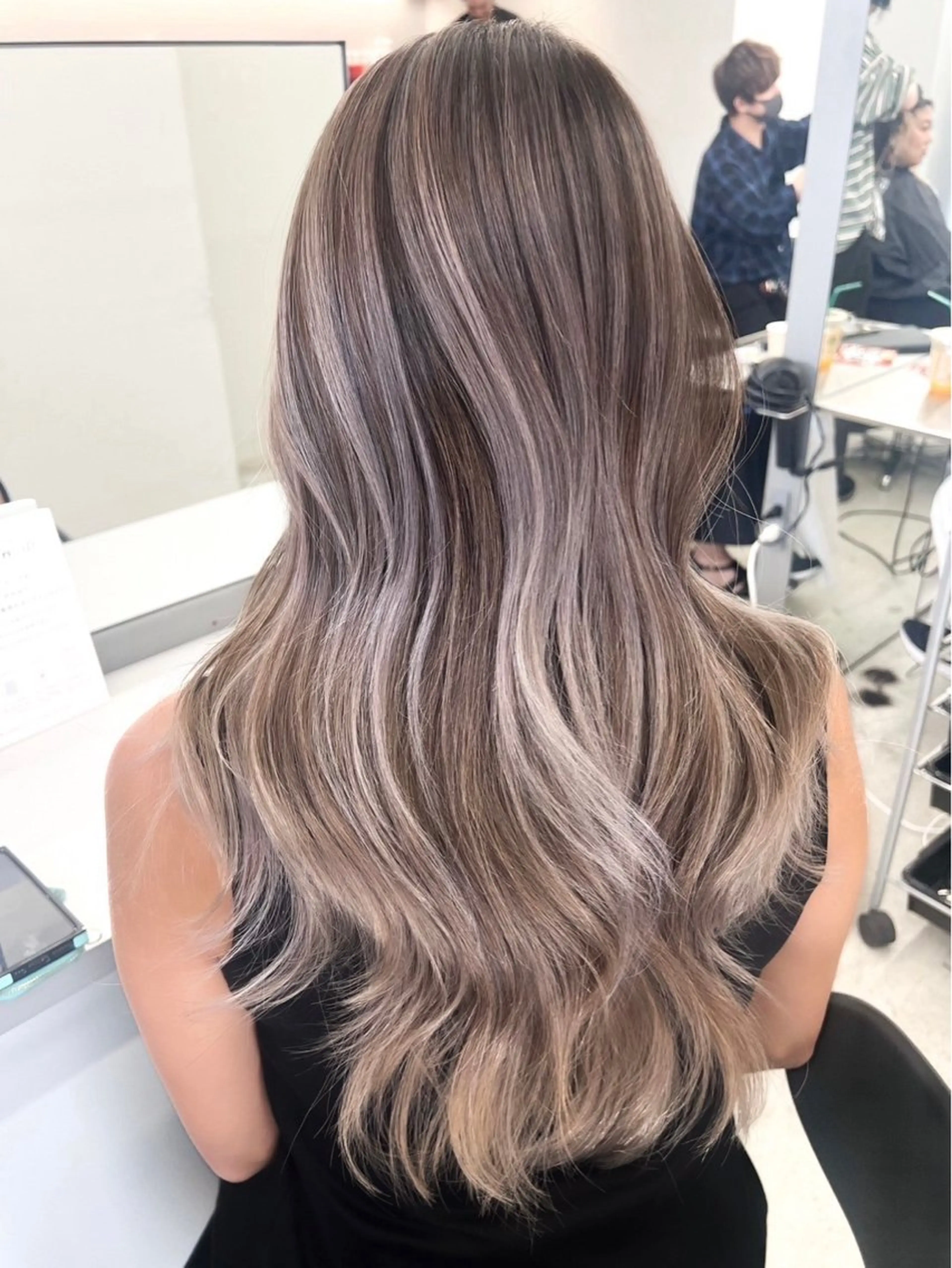 【外国人風グラデーションカラーコース】カット+グラデーションカラー+クイック髪質改善トリートメント［上大岡/白髪ぼかし］の写真