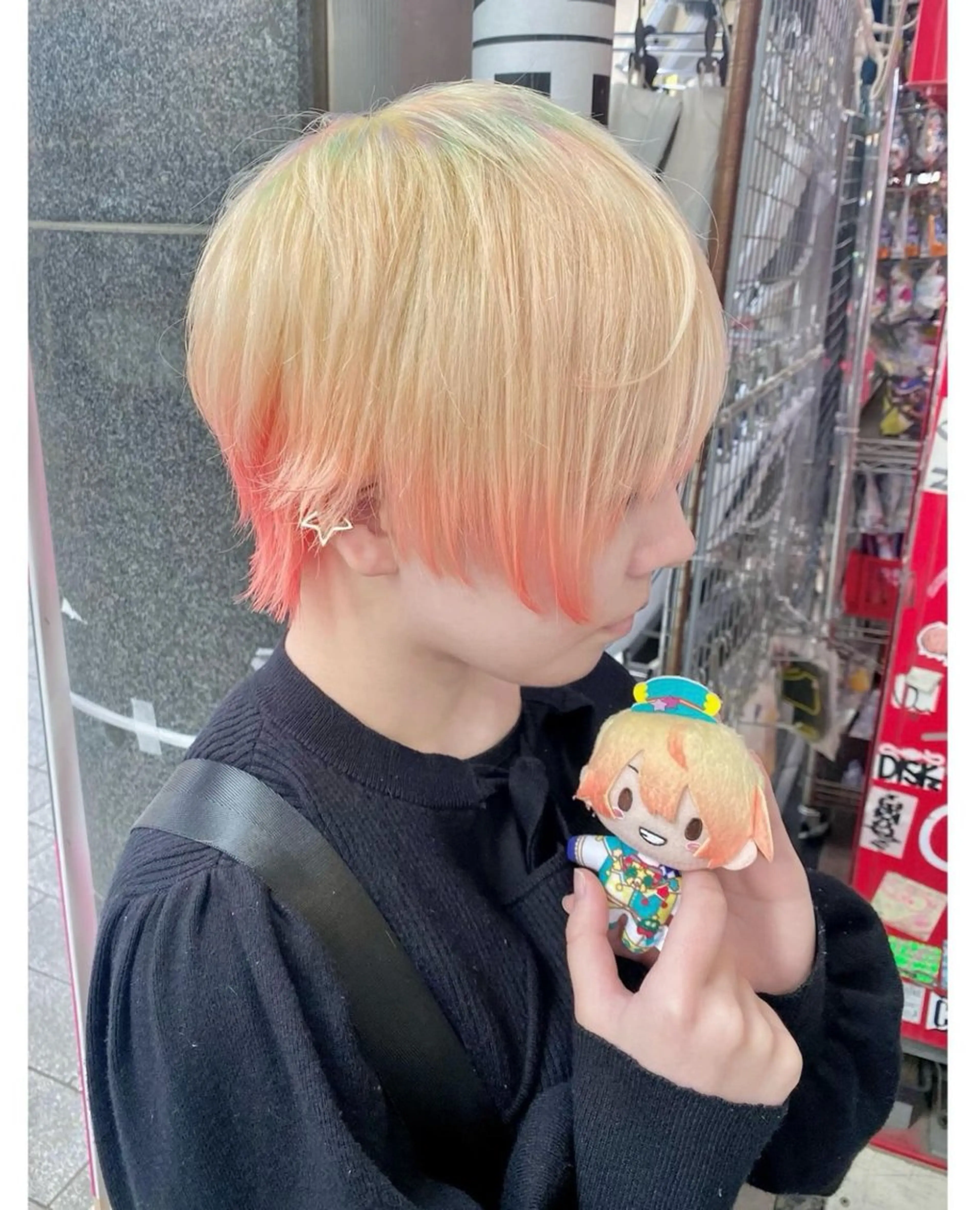 ショート カラー ブロンド グラデーションカラー オレンジ ヘアカラー GARU-ガル-所属・TSUNO🦖 派手髪/オタク美容師のヘアスタイル