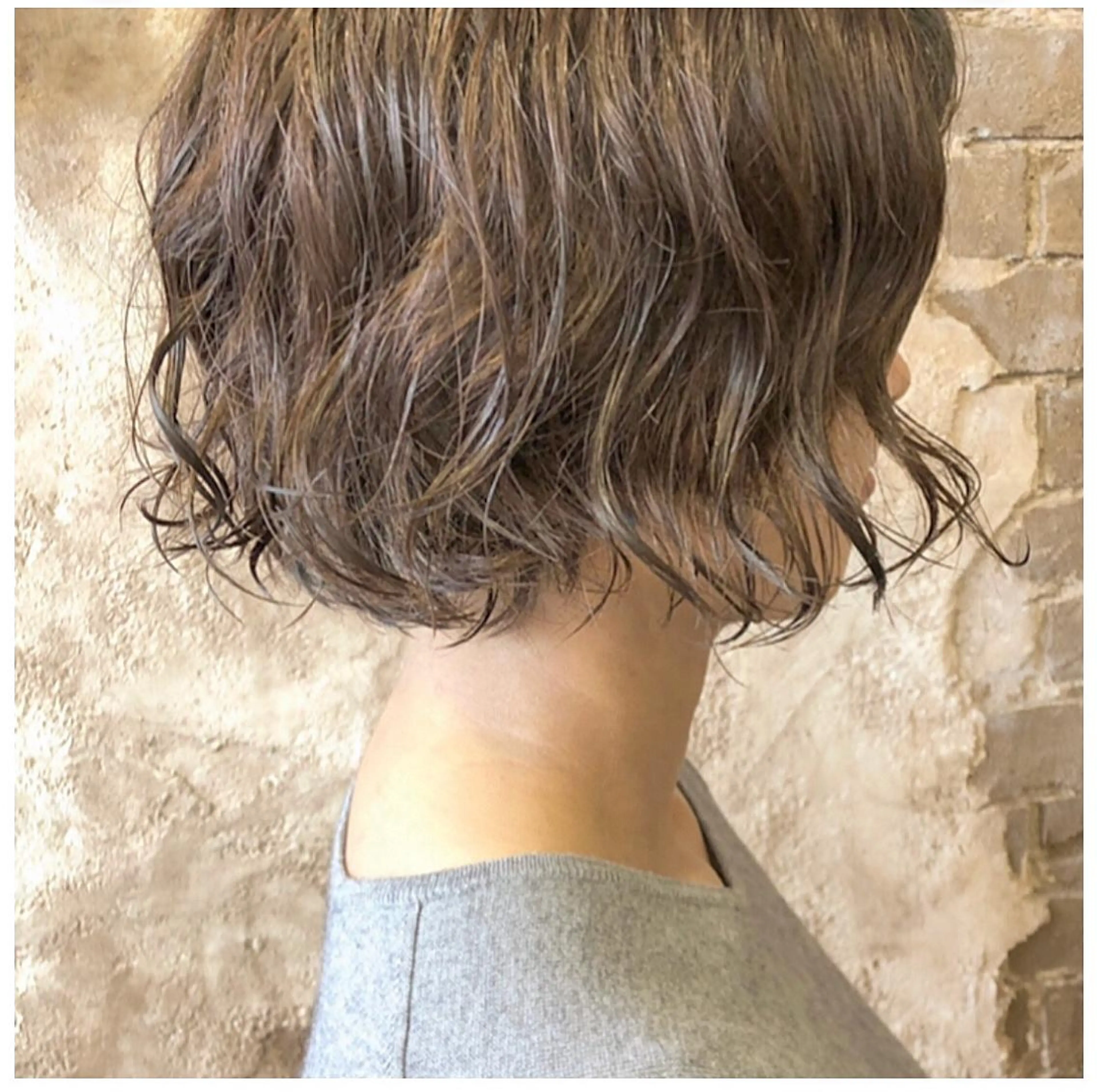 ショート パーマ ブリーチ、パーマ 西部笑のヘアスタイル