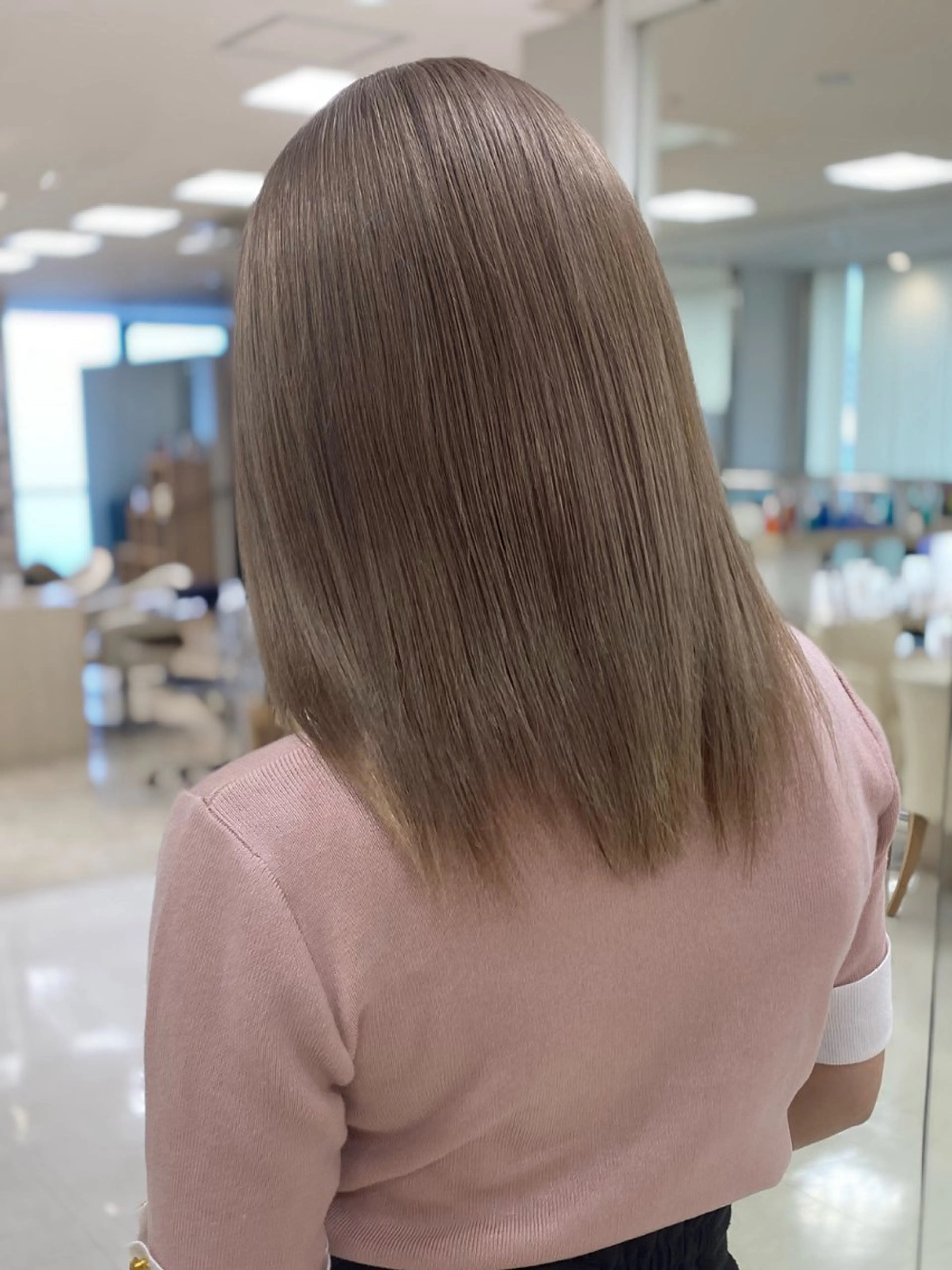 セミロング カラー ベージュカラー ブリーチ グレージュ ヘーゼル ミルクティーベージュ カット ヘアカラー トリートメント 銀座/ハイライト特化 🌿ブリーチ/片山のヘアスタイル