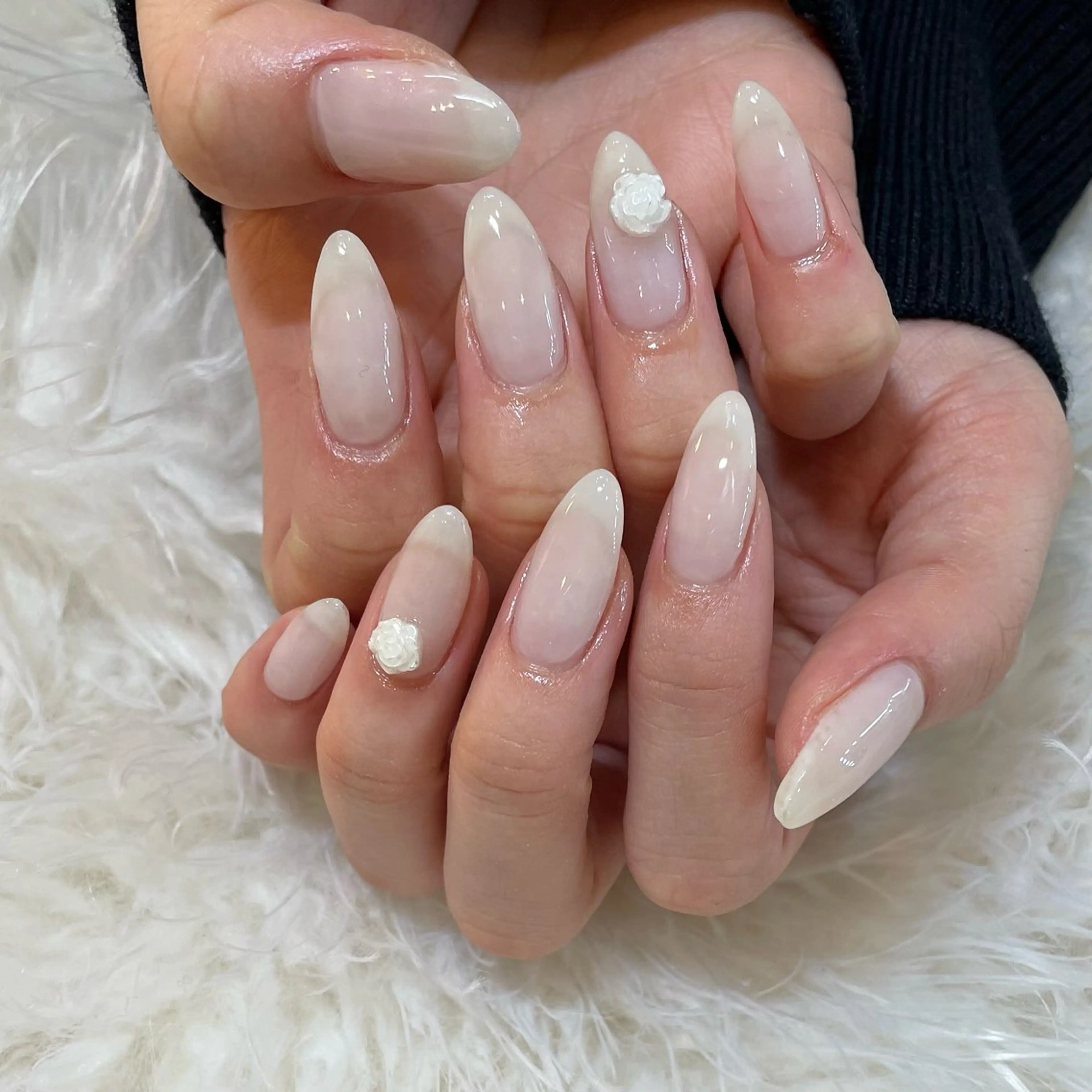 ネイル ホワイト Nail Salon Gummi.のネイルデザイン