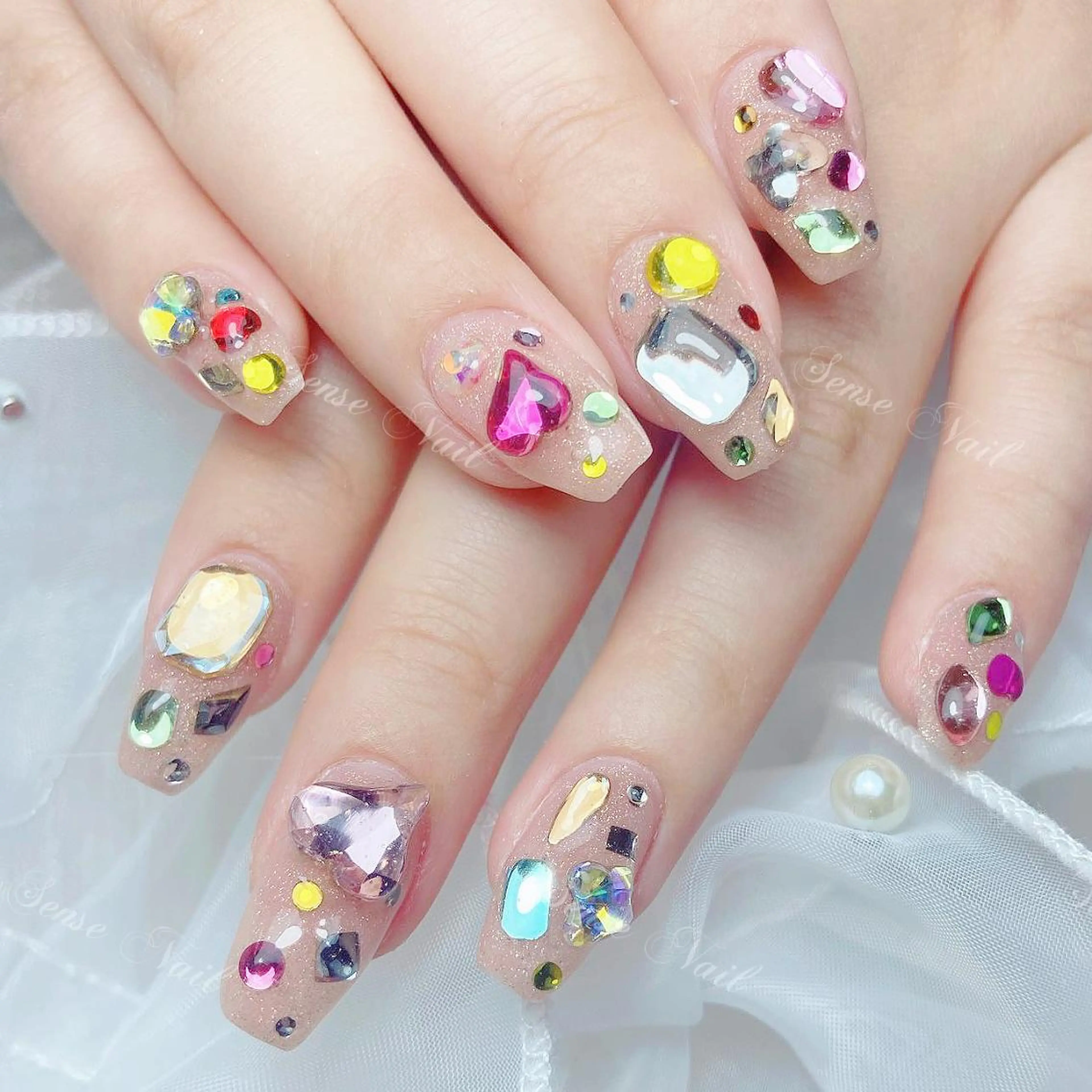 ネイル Queening 🦋のネイルデザイン