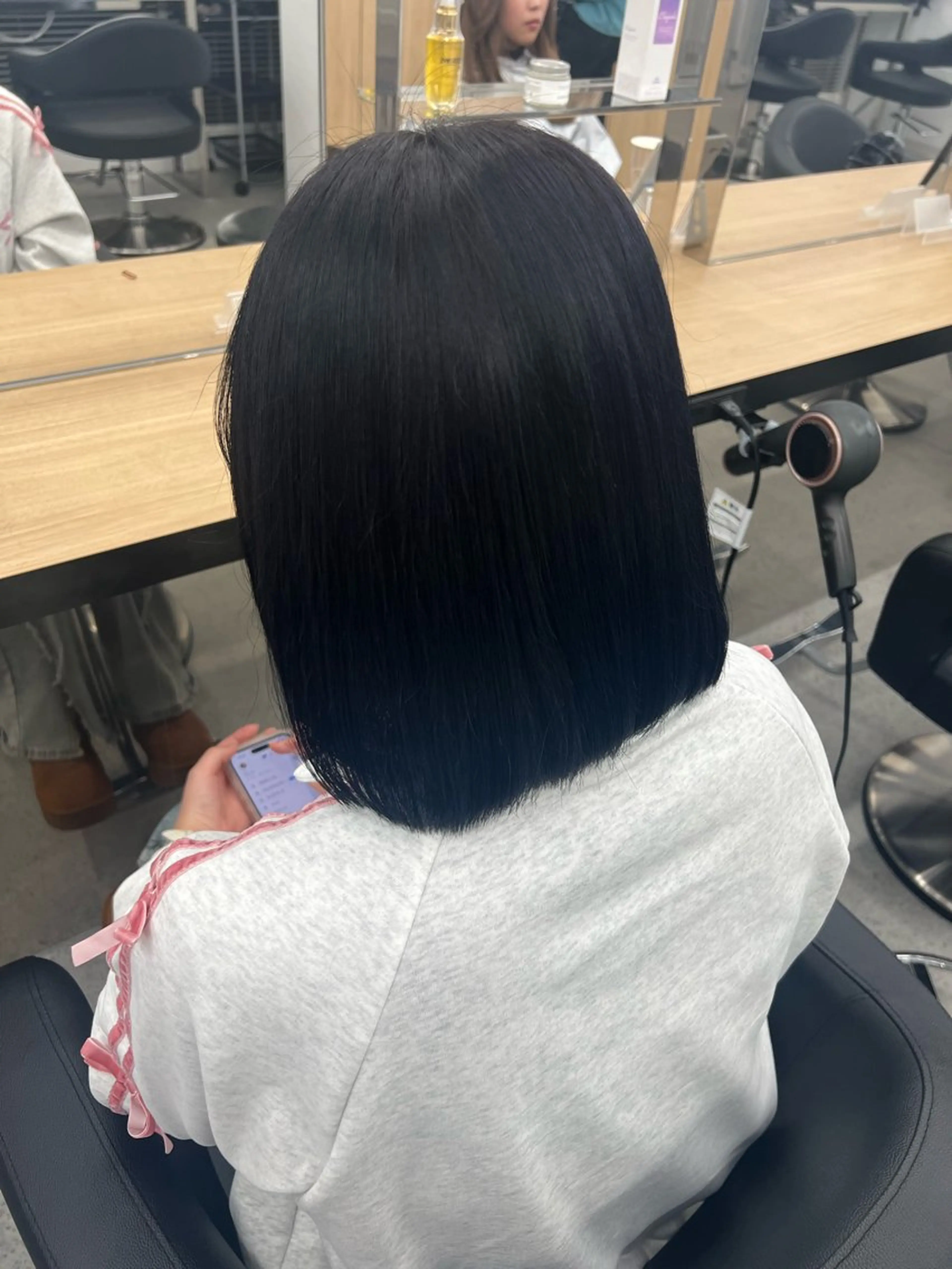 ロング カラー 黒髪 ネイビーカラー ヘアカラー 暗髪🩶ラベンダー/ ブルー/ユウナ🤍のヘアスタイル