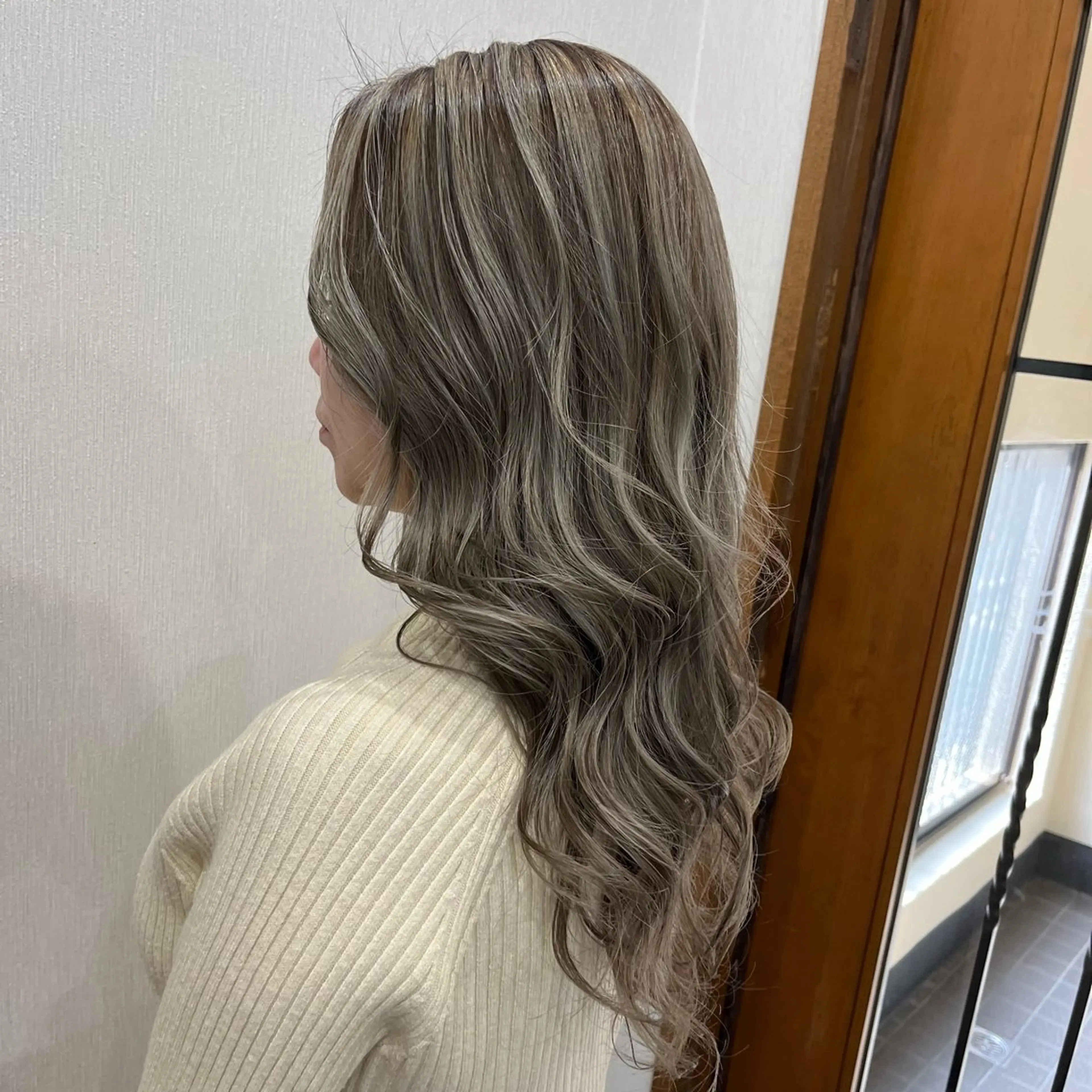 カラー 江波戸 恵のヘアスタイル
