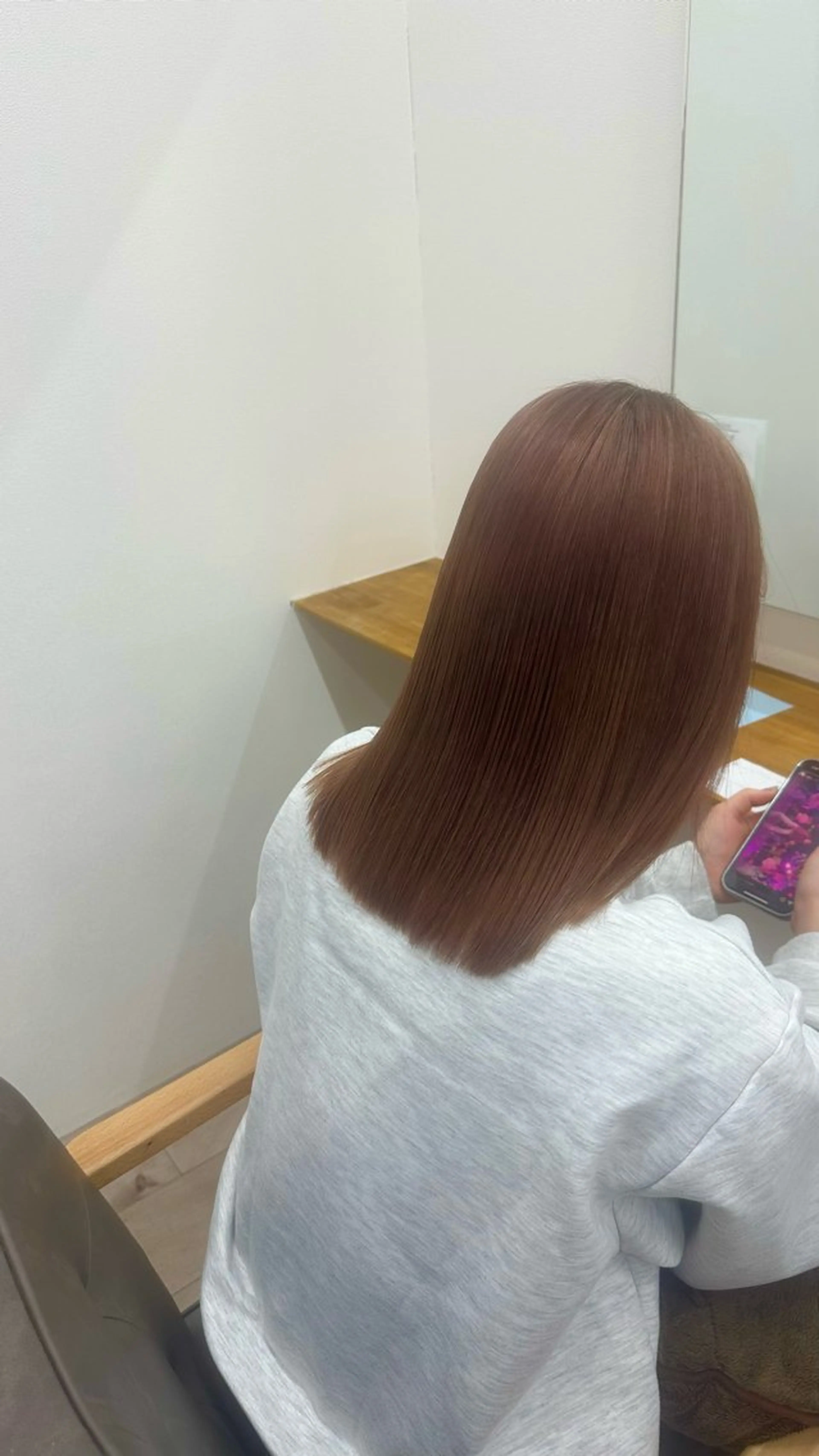 ミディアム カラー ヘアカラー トリートメント 梨菜/ハイトーン /ブリーチカラーのヘアスタイル