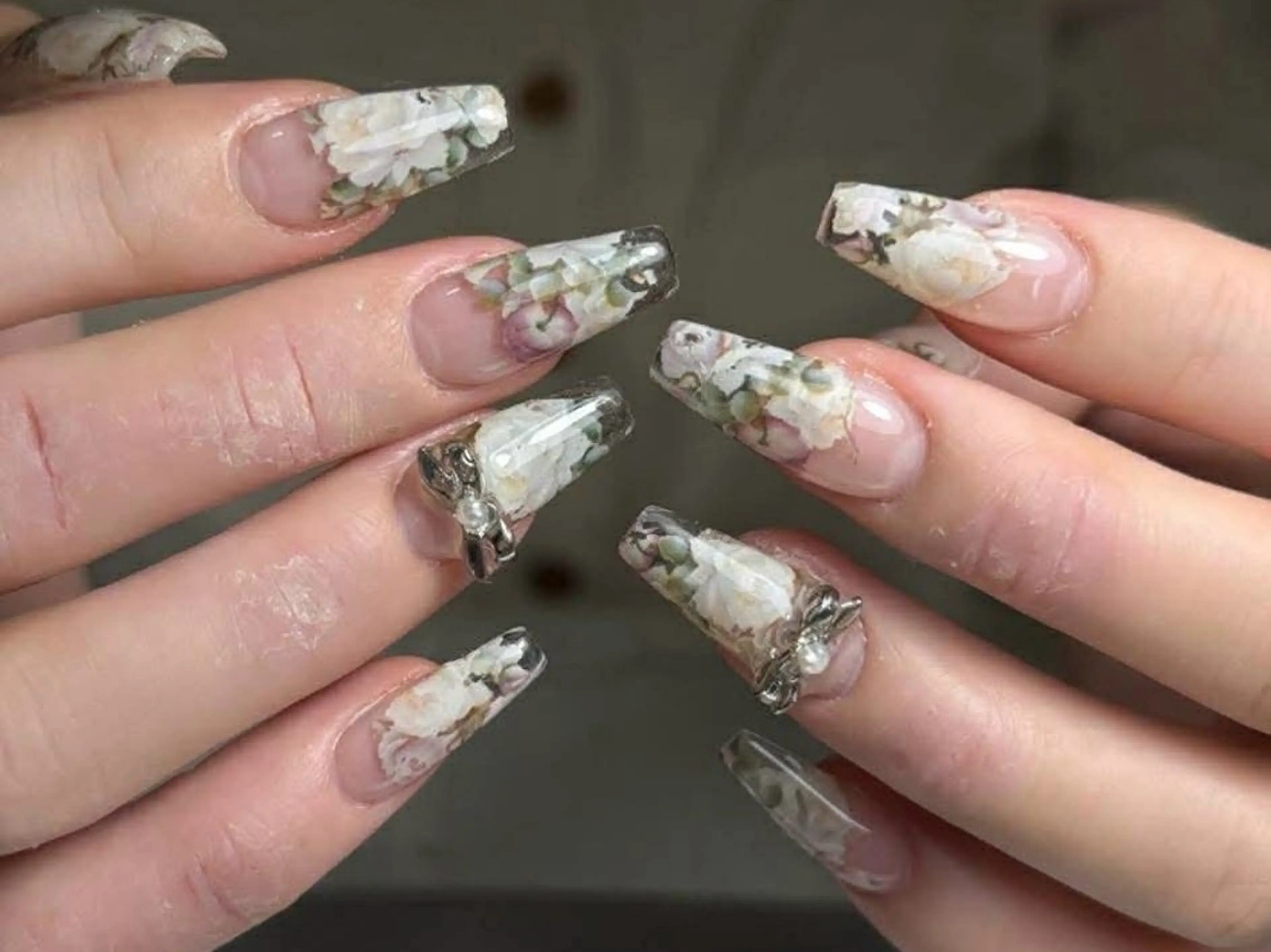 ネイル アートネイル フレンチネイル ジェルネイル グラデーション 韓国ネイル ハンドネイル 💕鈴木ユリ パラジェル/オフ無料のネイルデザイン