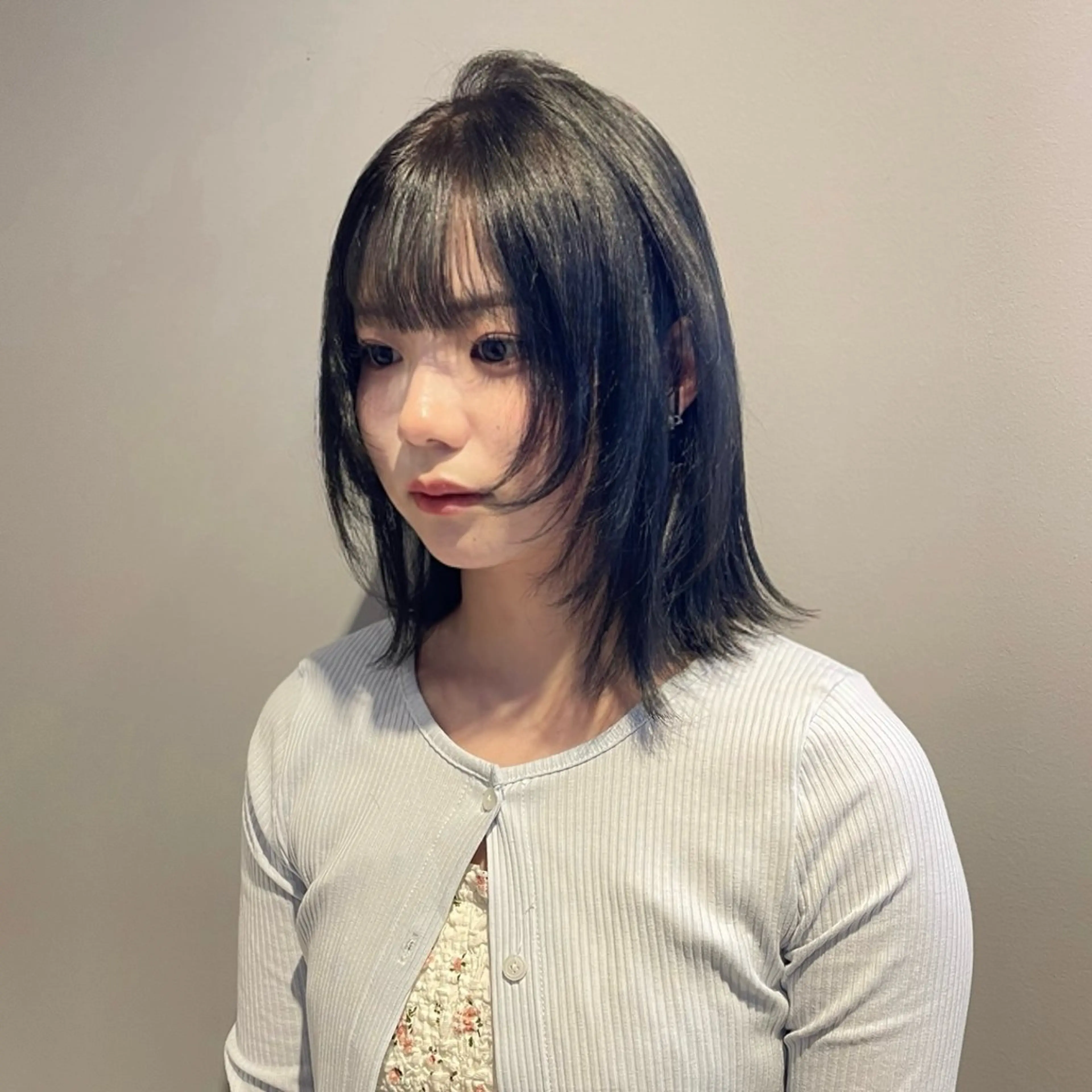 ショート デザインカット Mimi🎀 ブリーチなしＷカラーのヘアスタイル