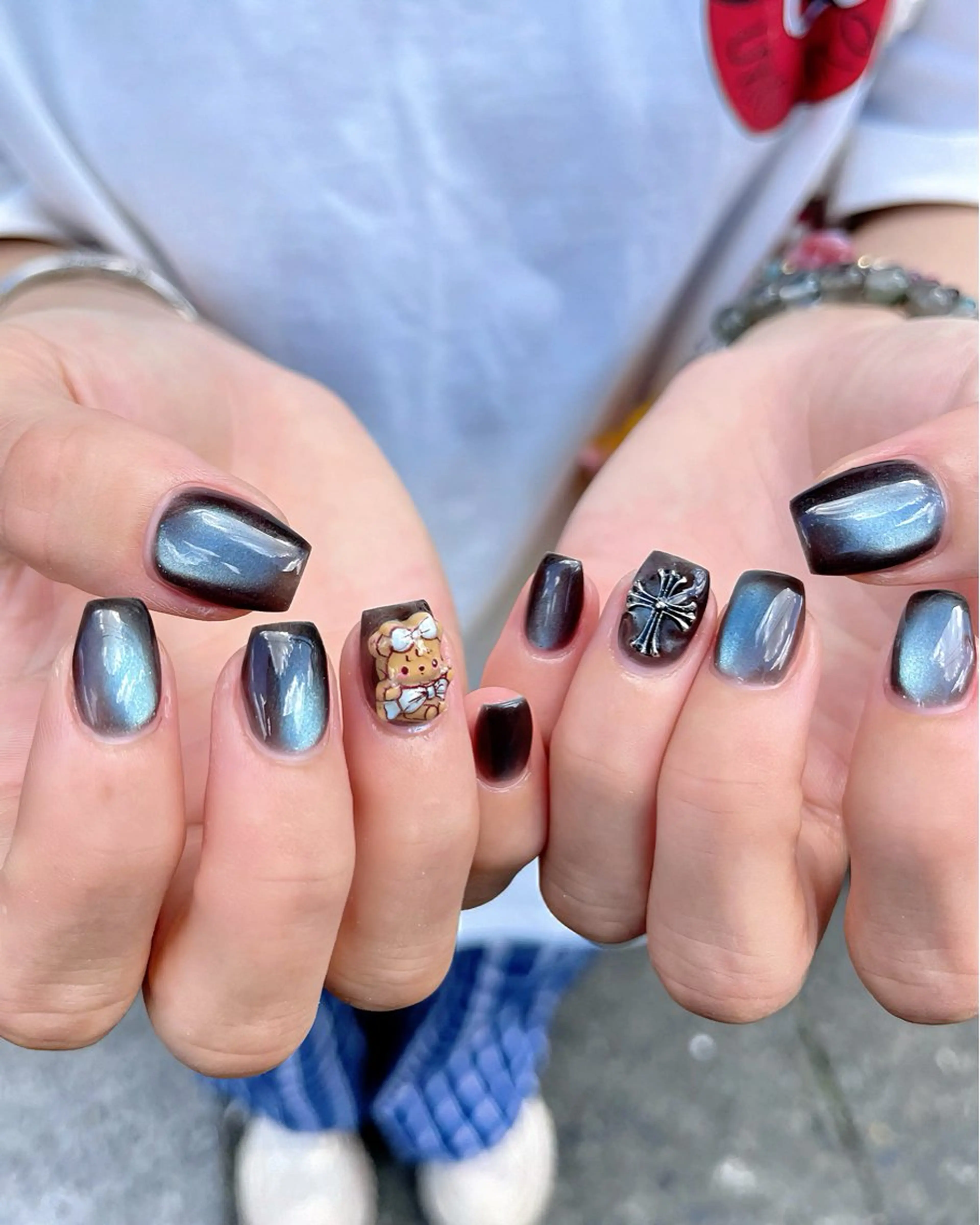 ネイル キラキラネイル 水色 マグネットネイル ハンドネイル ハンドケア 🎀NAIL🎀 AI🪄︎︎◝✩のネイルデザイン