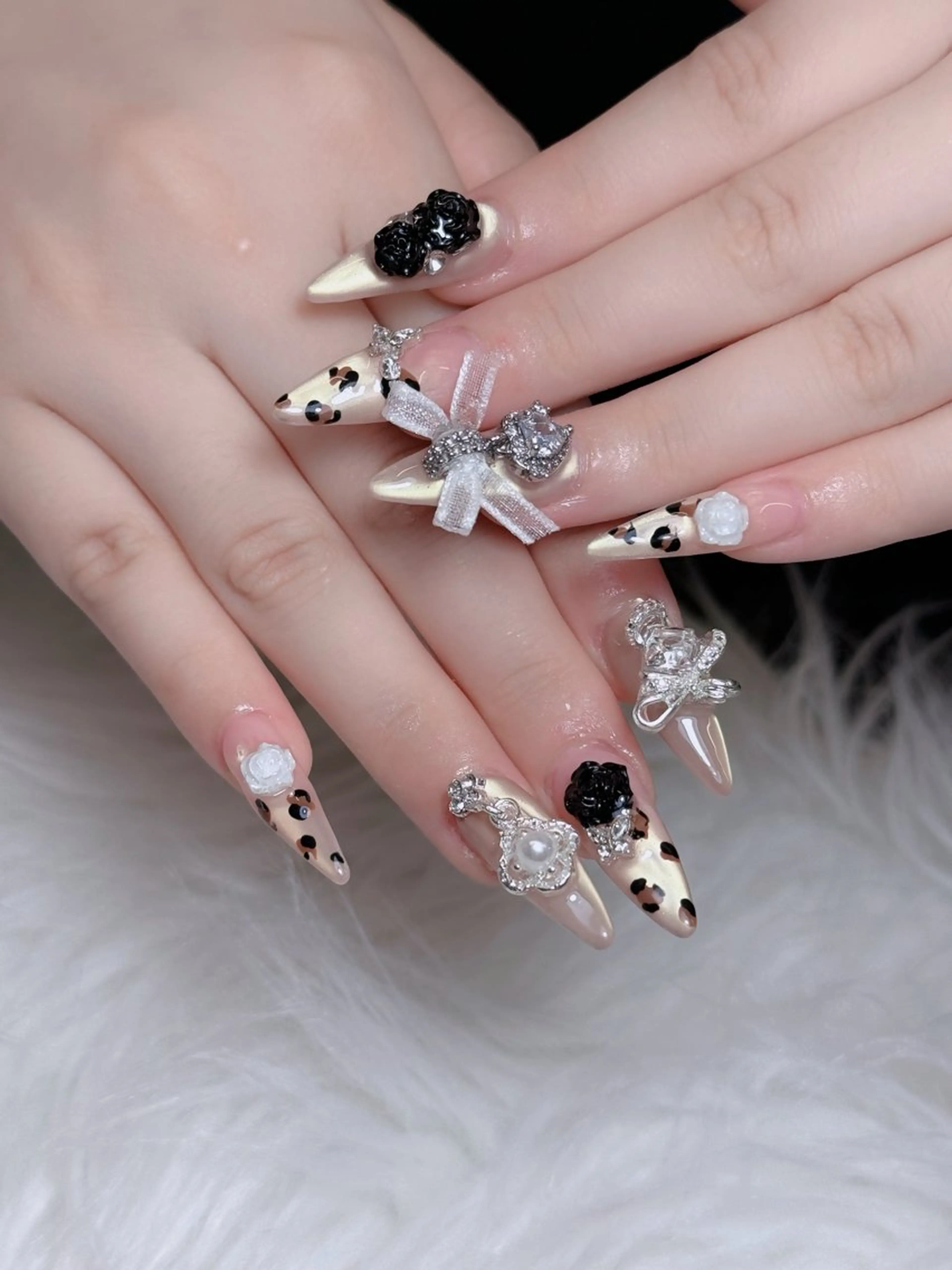 ネイル オーロラネイル チークネイル フットネイル フレンチネイル 韓国ネイル ハンドネイル Lumi Nail 新大久保3‘のネイルデザイン