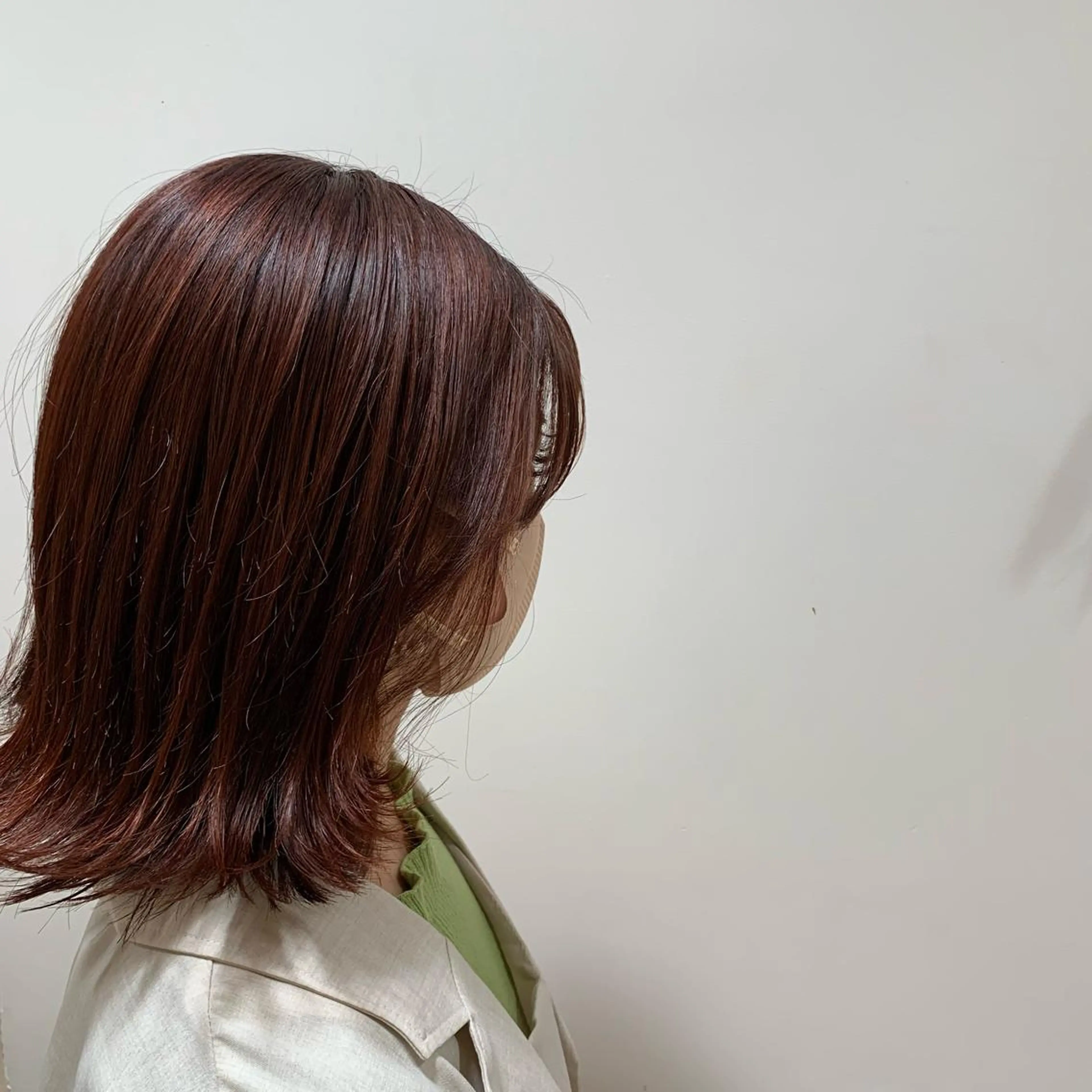ミディアム カラー 宮本 季奈のヘアスタイル