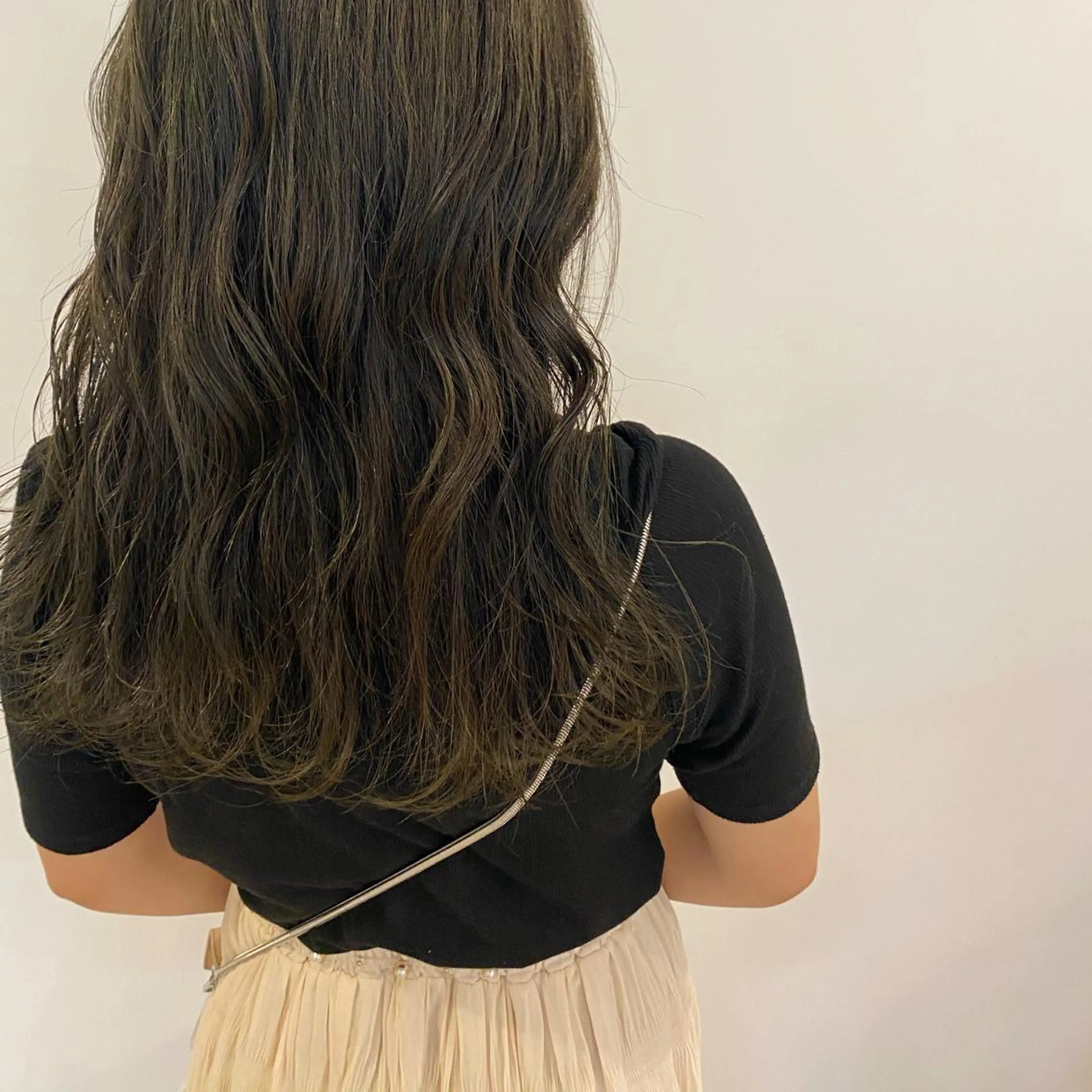 ロング カラー 透明感カラー オリーブカラー H梅田 / 811 堀本菜奈のヘアスタイル