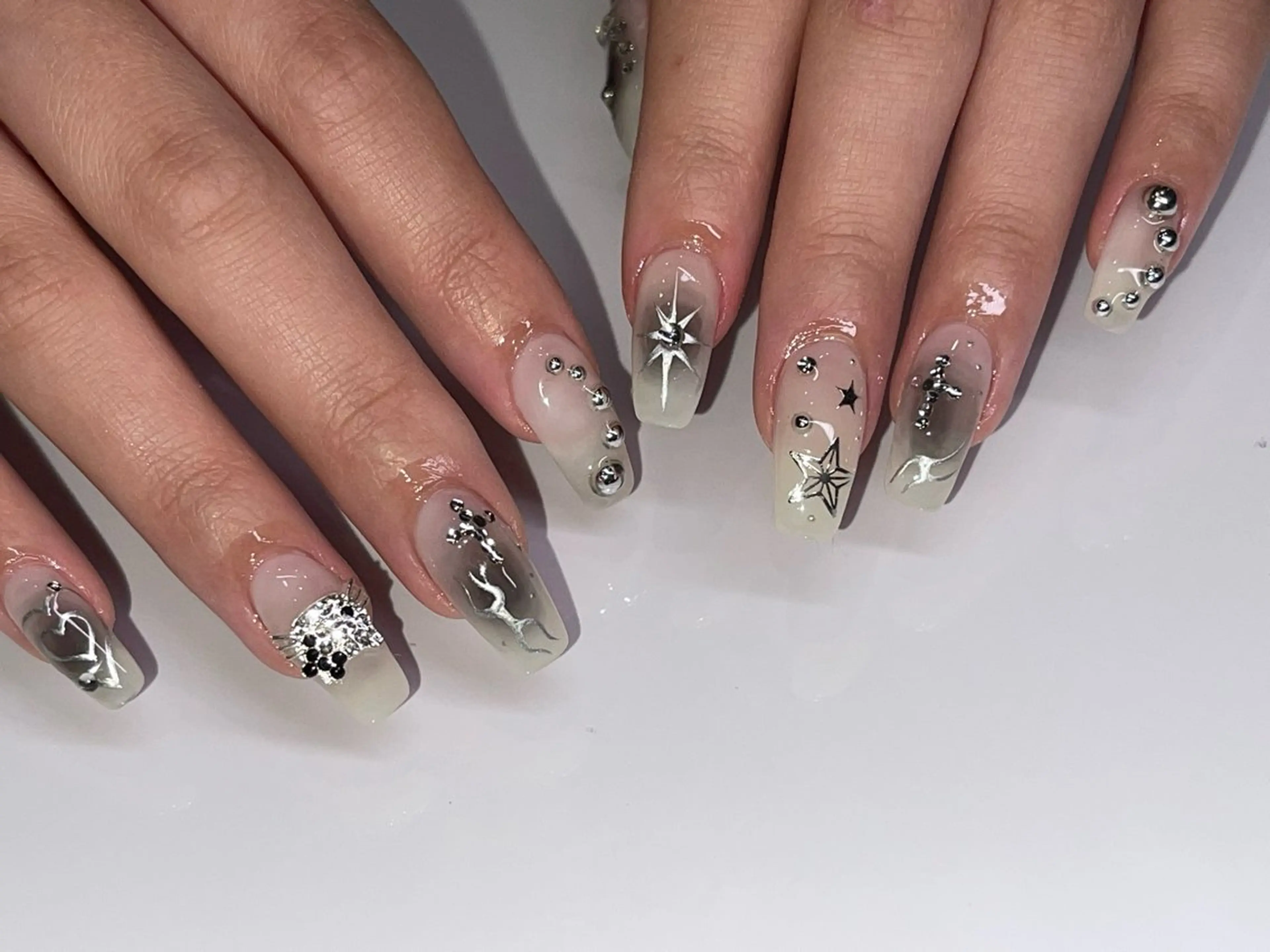 ネイル 8113 海外/y2k/韓国のネイルデザイン