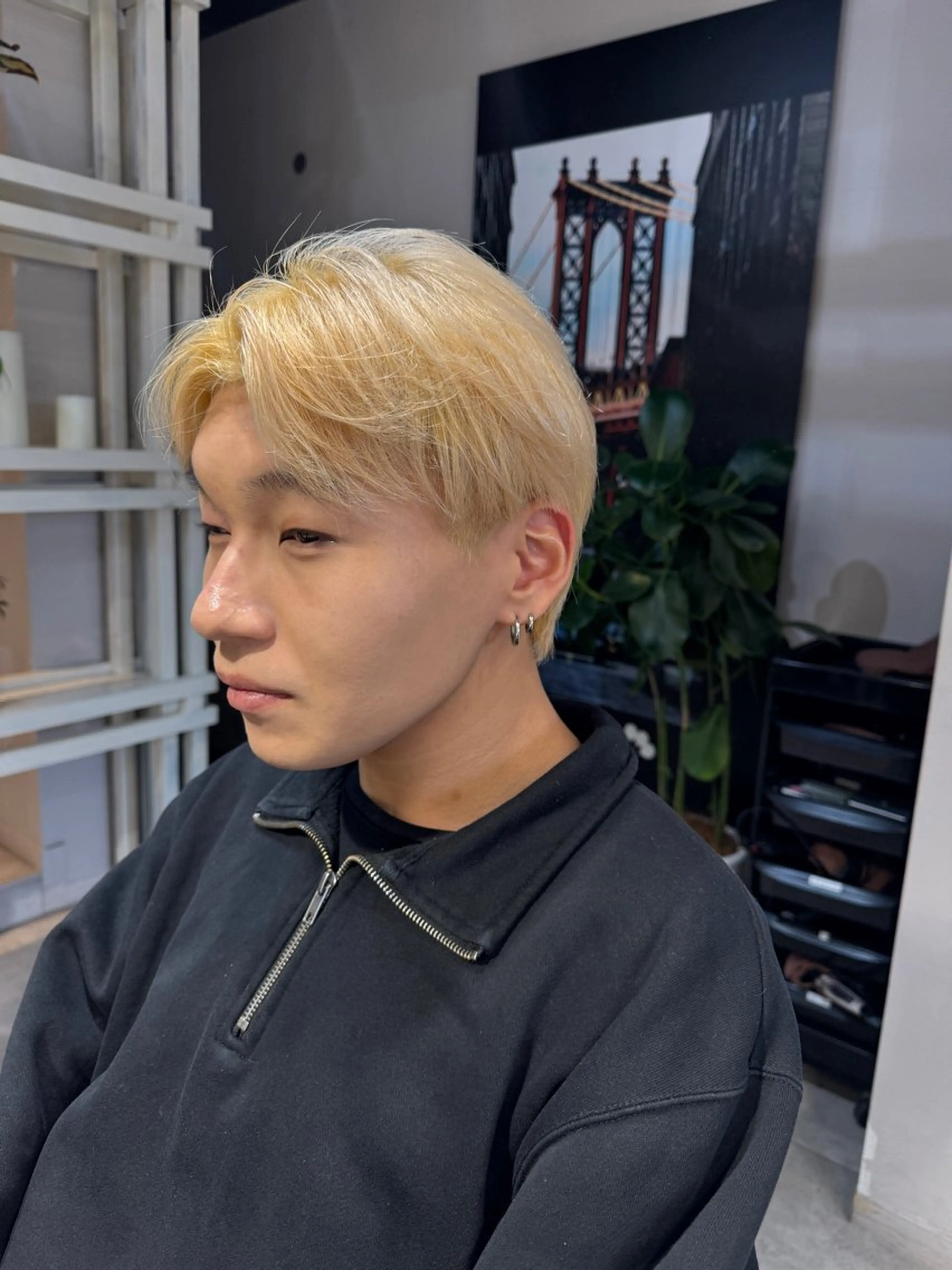 ミディアム カラー メンズ ベージュカラー ブロンド ホワイトブロンド ヘアカラー トリートメント Dxxxx III所属・女性目線の大人 メンズ*Ayakaのヘアスタイル