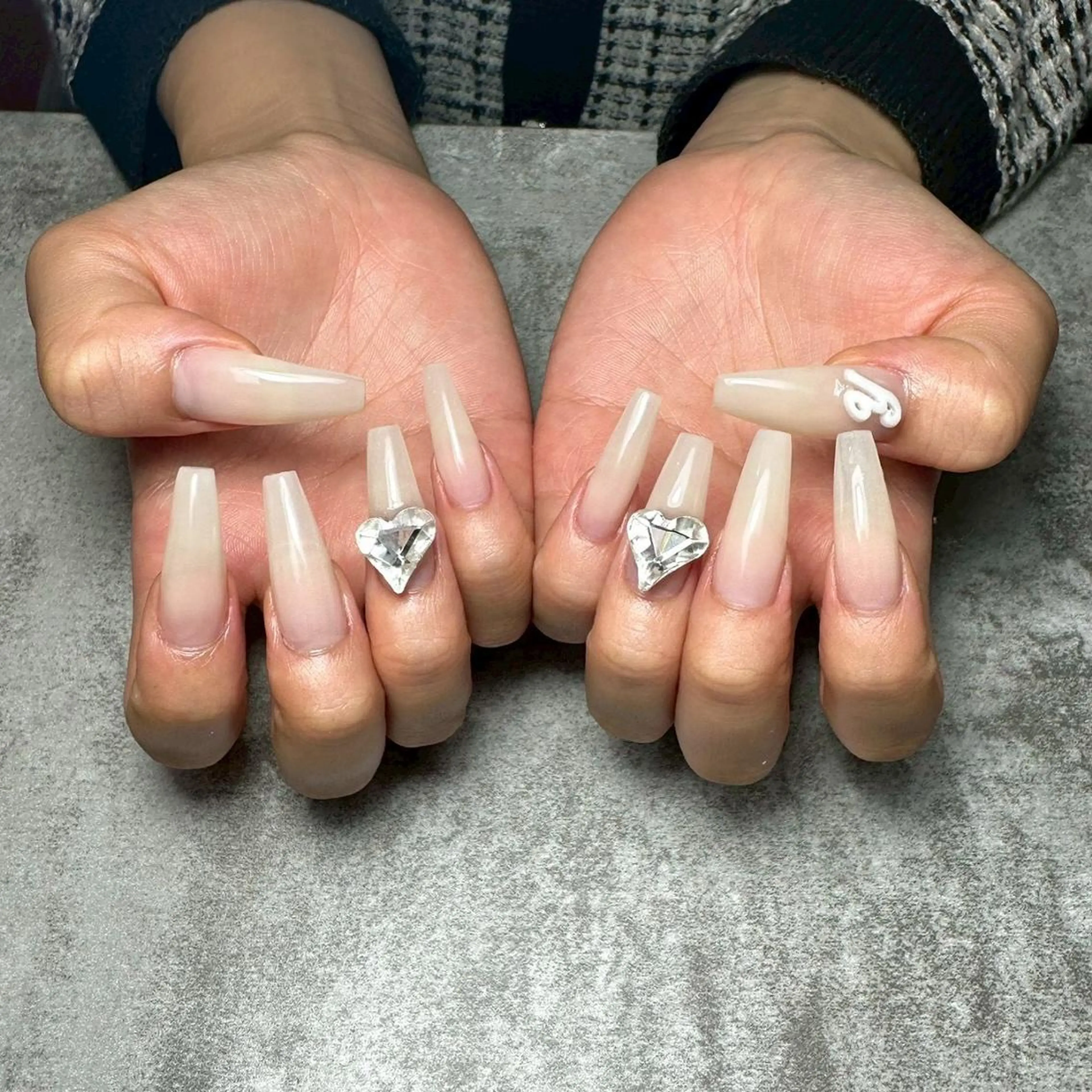 ネイル オーロラネイル ボルドー クリアネイル フラッシュネイル フットネイル ハンドネイル 木村乃音/長さだし パラジェルフィルインのネイルデザイン