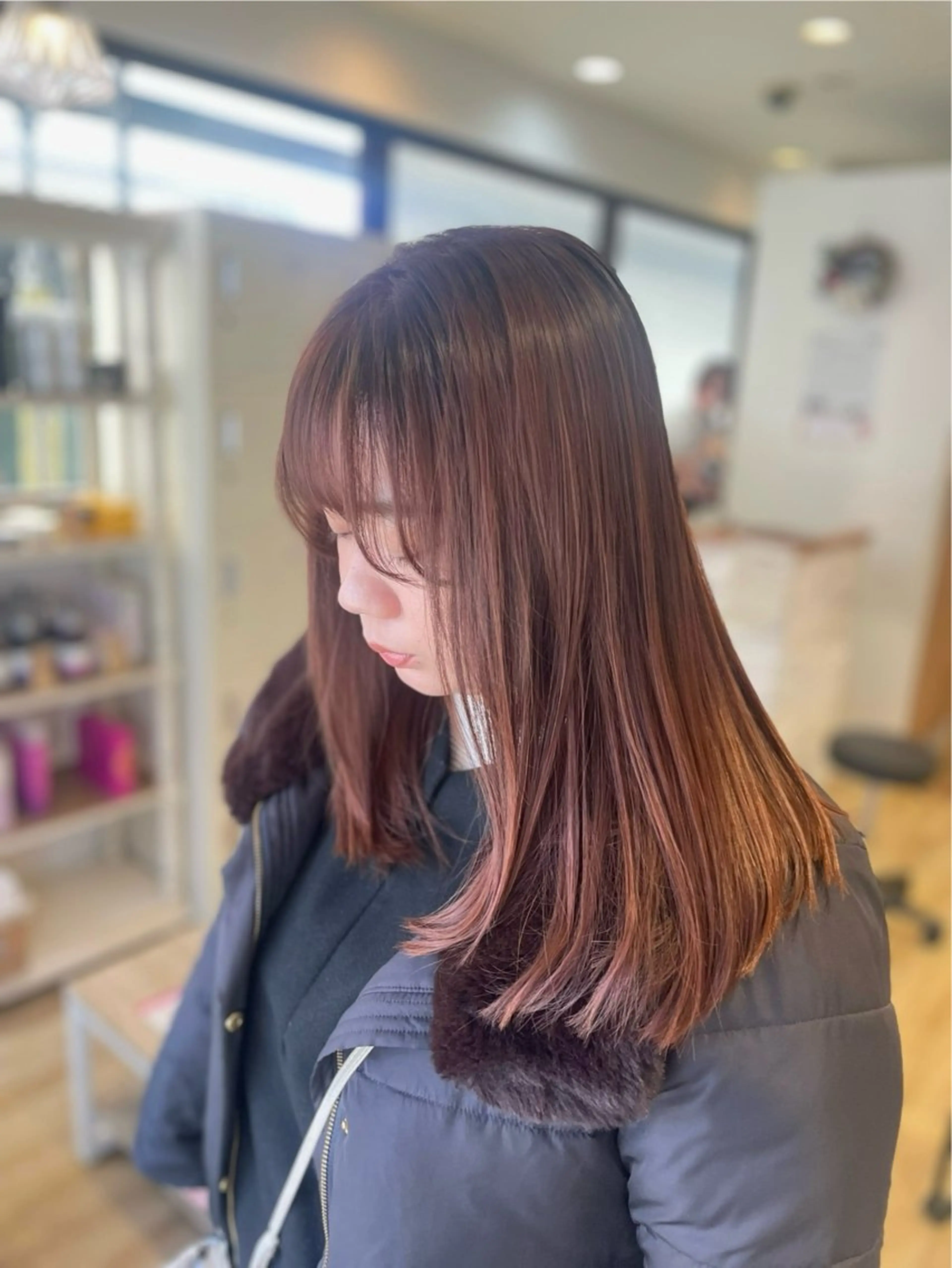 セミロング 佐藤 あかりのヘアスタイル