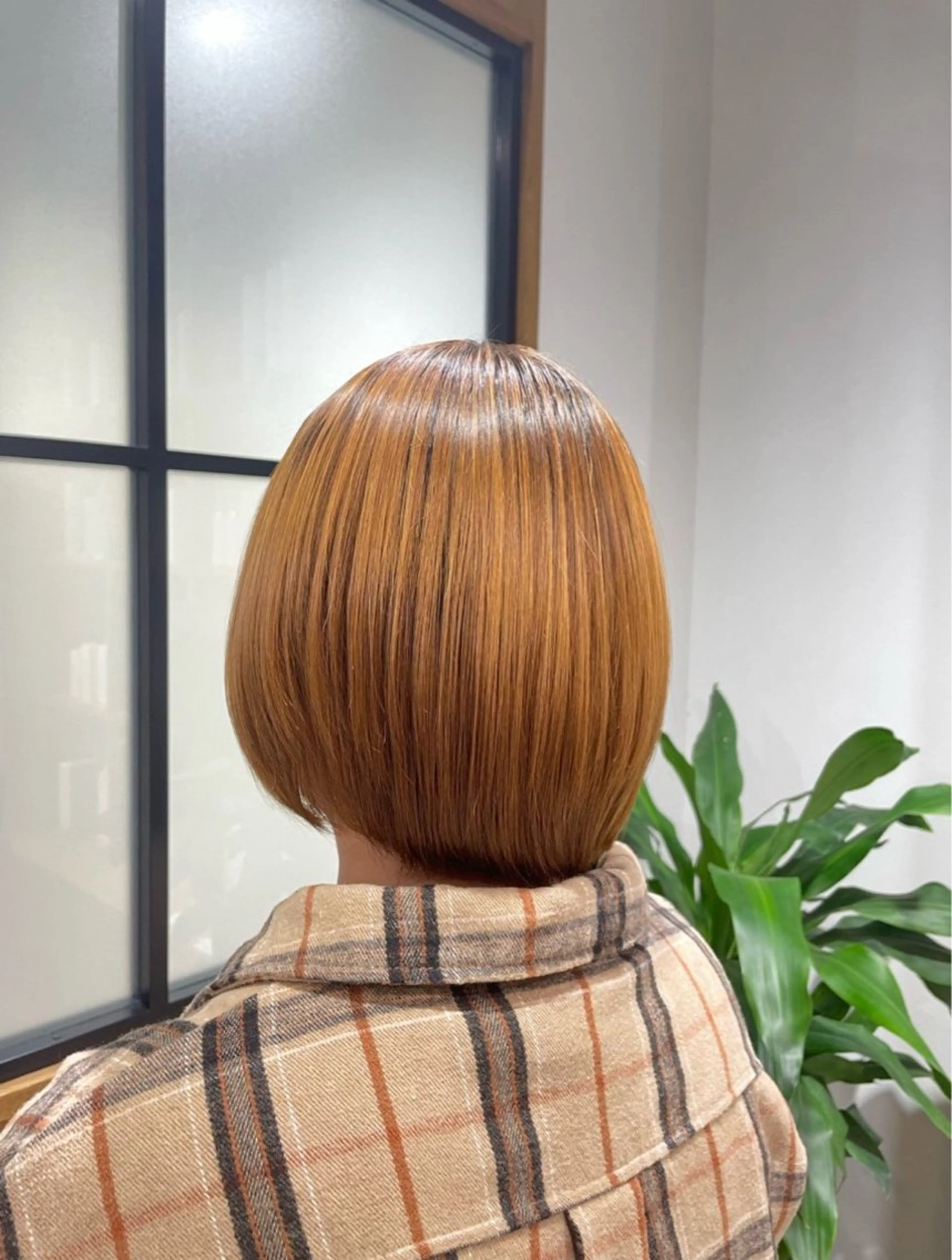 ショート ボブ 顔周りカット ハイライト 髪質改善 レイヤーカット 縮毛矯正 といだ なぎさのヘアスタイル