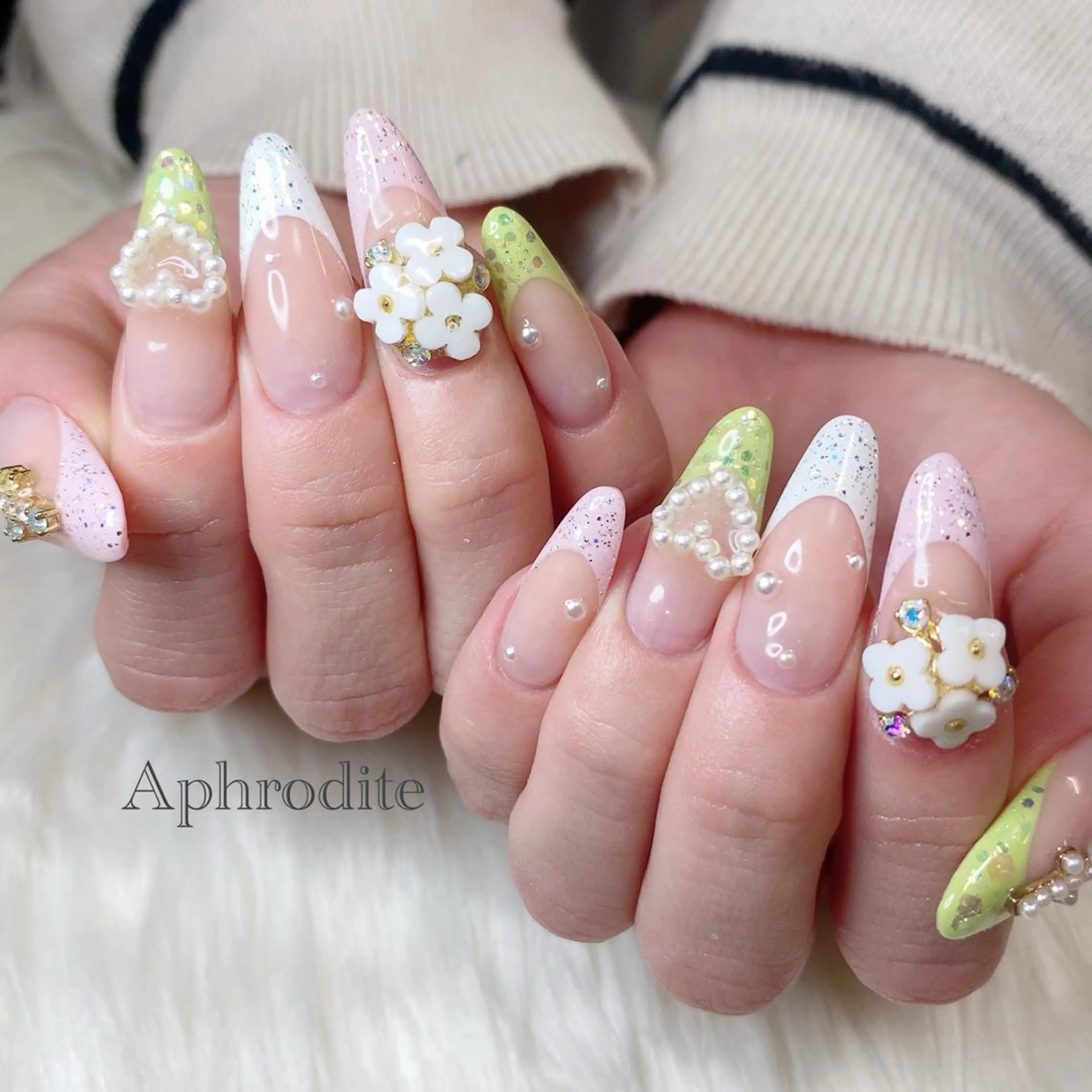 ネイル Aphrodite パラジェル認定サロンのネイルデザイン