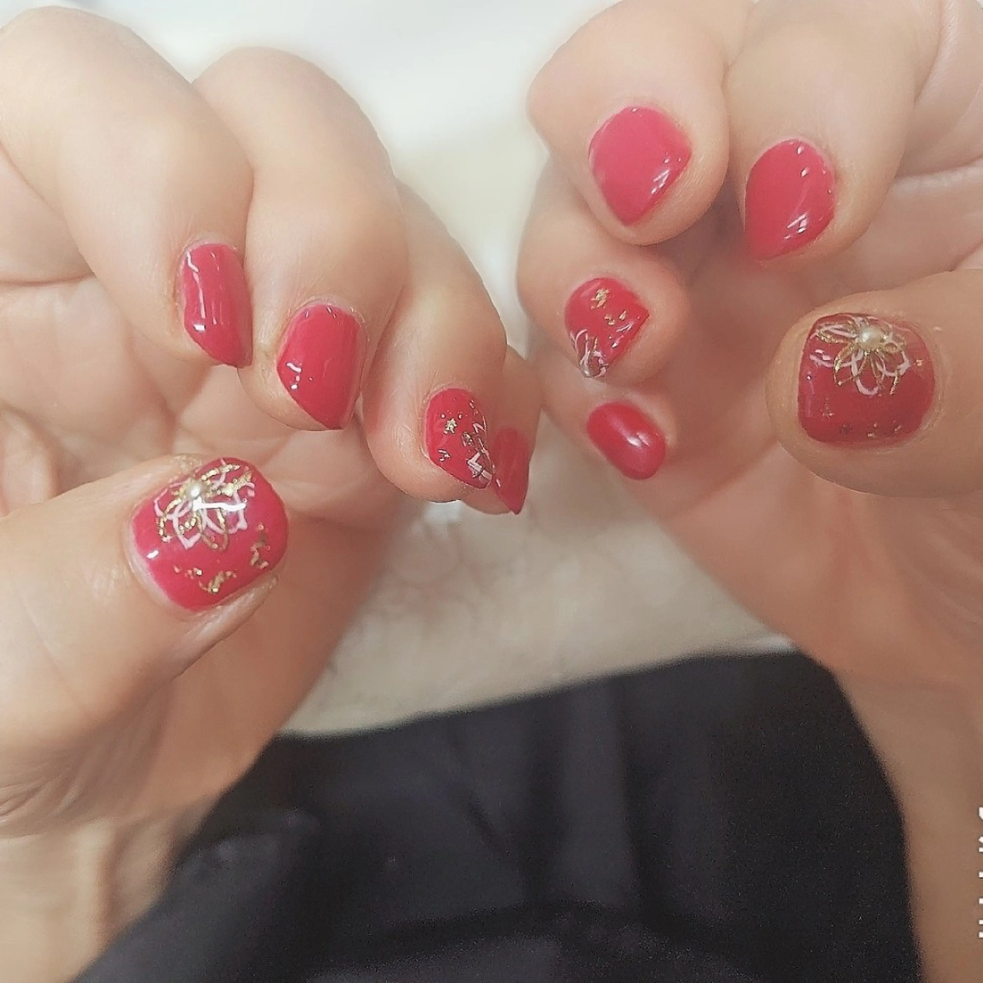 ネイル ゴールド 赤色 春ネイル ハンドネイル 黒浜 ちなみのネイルデザイン