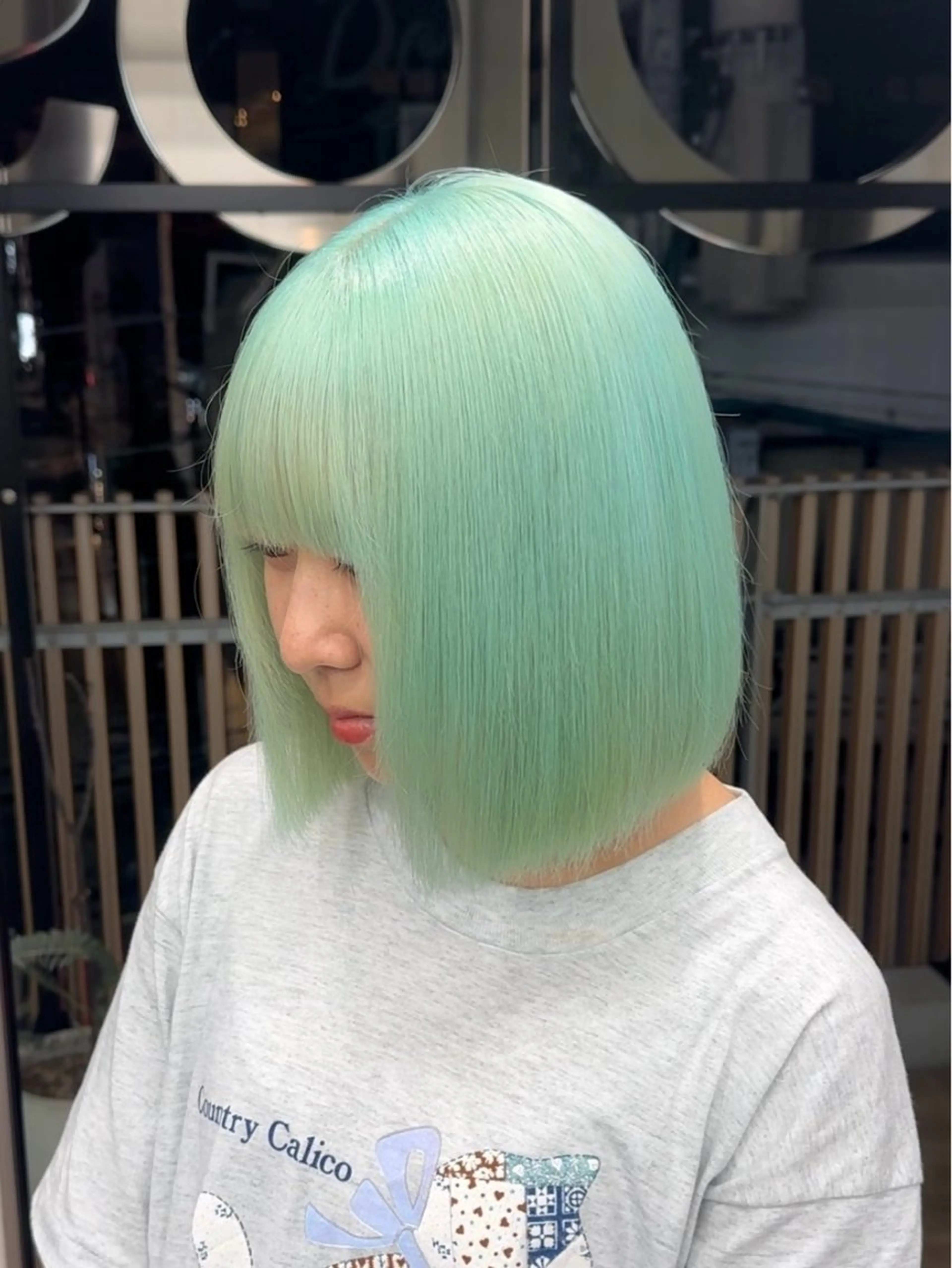 ショート カラー ブリーチ ミント ミントグリーン ヘアカラー トリートメント 佃 優音のヘアスタイル