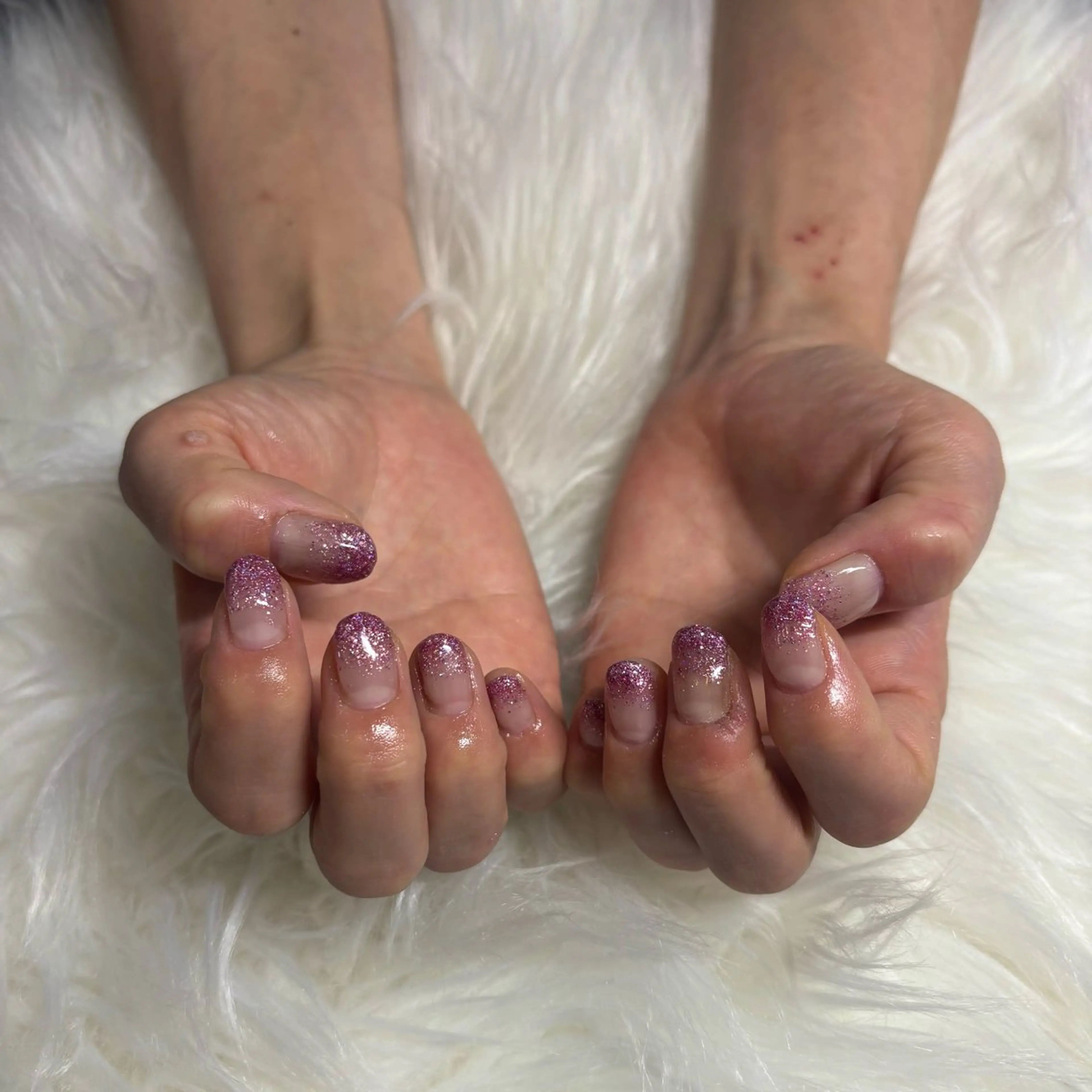 ネイル グラデーション ラメ(グリッター) ラメグラデーション ピンク ハンドネイル IROHA NAIL 長谷川唯惺のネイルデザイン