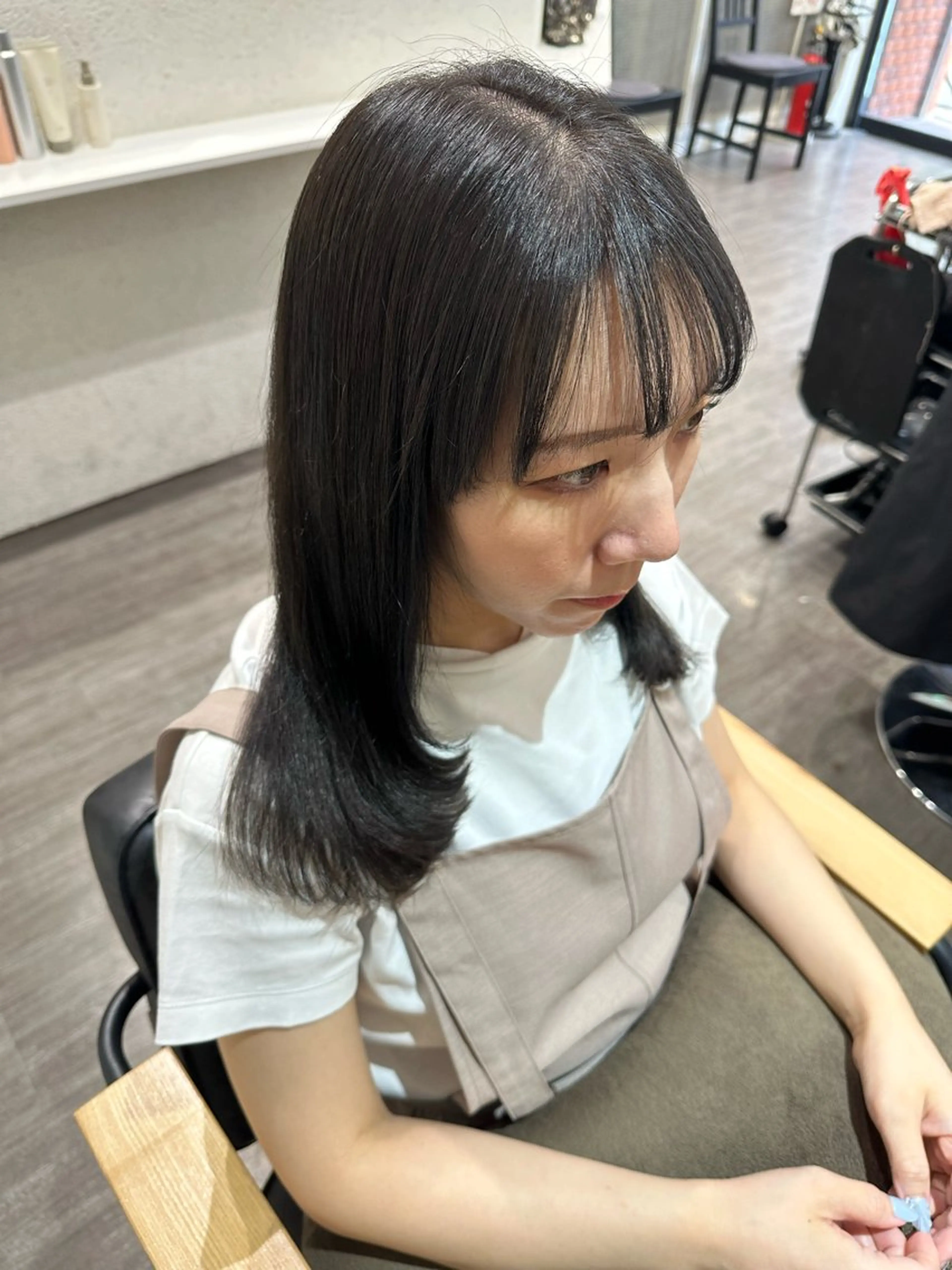 ミディアム カラー ダークグレー ダークグレージュ グレージュ 顔まわりレイヤー レイヤーカット カット ヘアカラー トリートメント 艶髪レイヤー上田 紗也🇰🇷💗のヘアスタイル