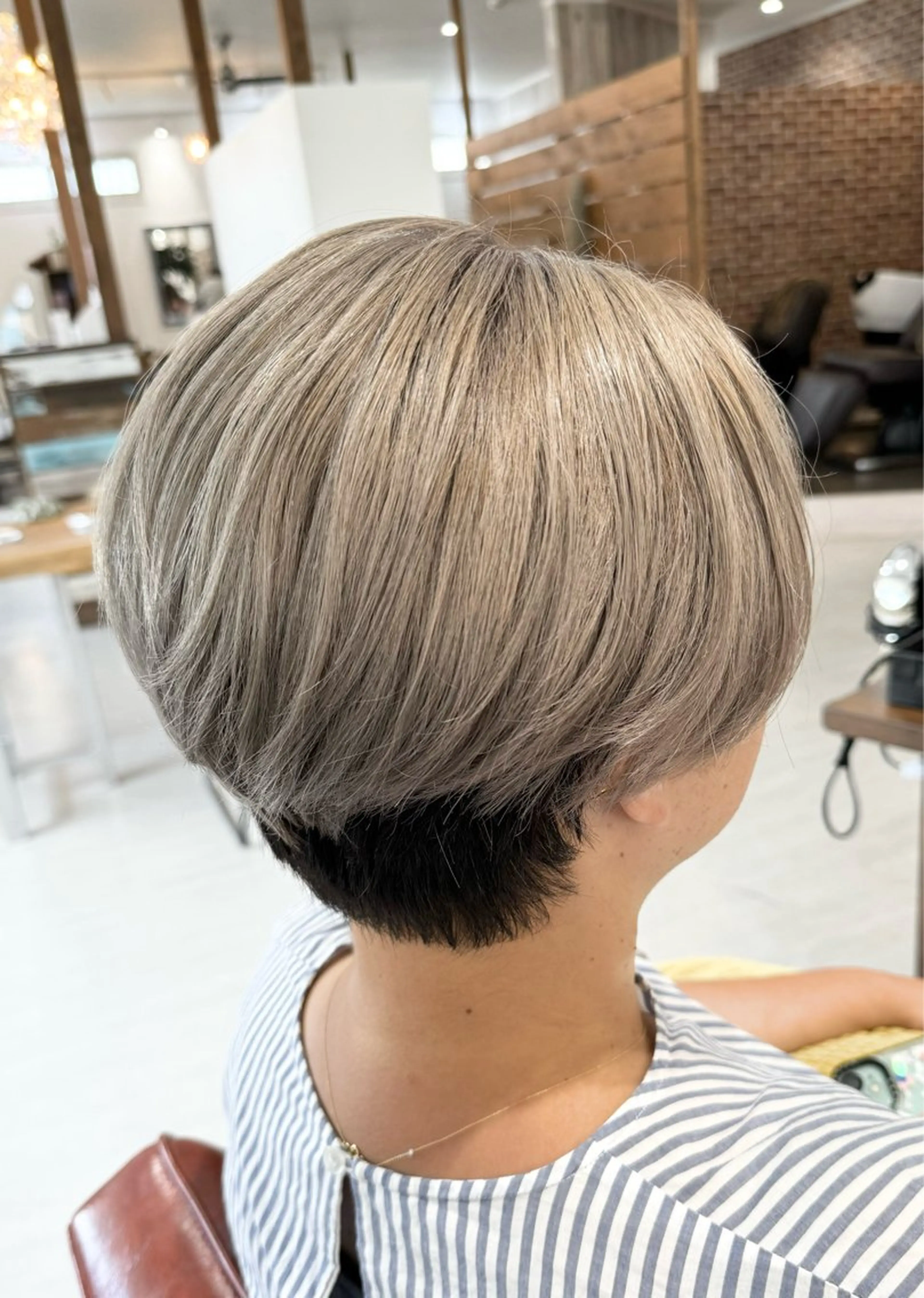 ショート カラー 切りっぱなしボブ ショートボブ ボブレイヤー ブリーチ ケアブリーチ Salon de Qualia(サロンドクオリア)所属・杉下　涼/ハイトーン /髪質改善/パーマのヘアスタイル