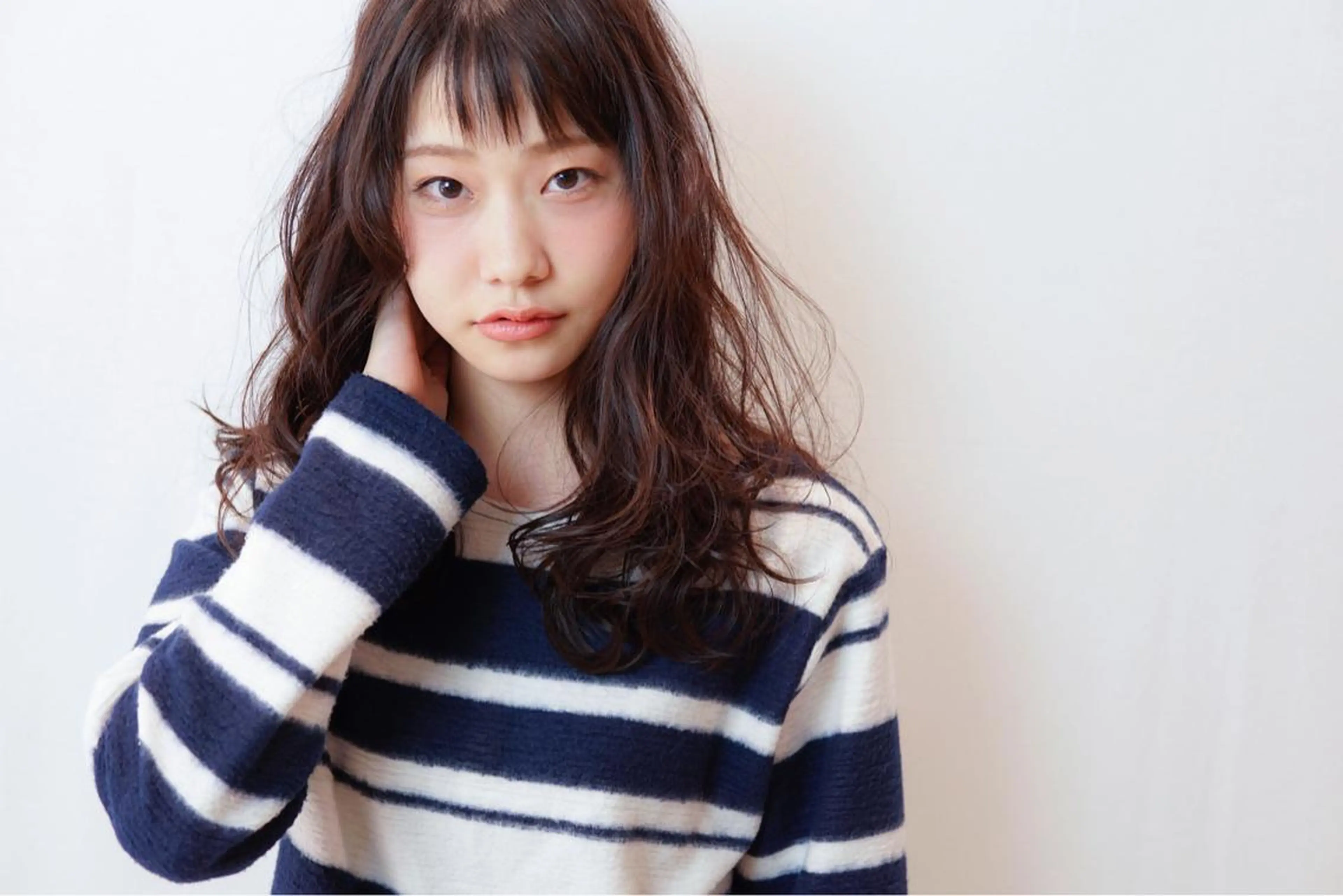 セミロング パーマ 髪質改善、エクステ 山口卓哉のヘアスタイル