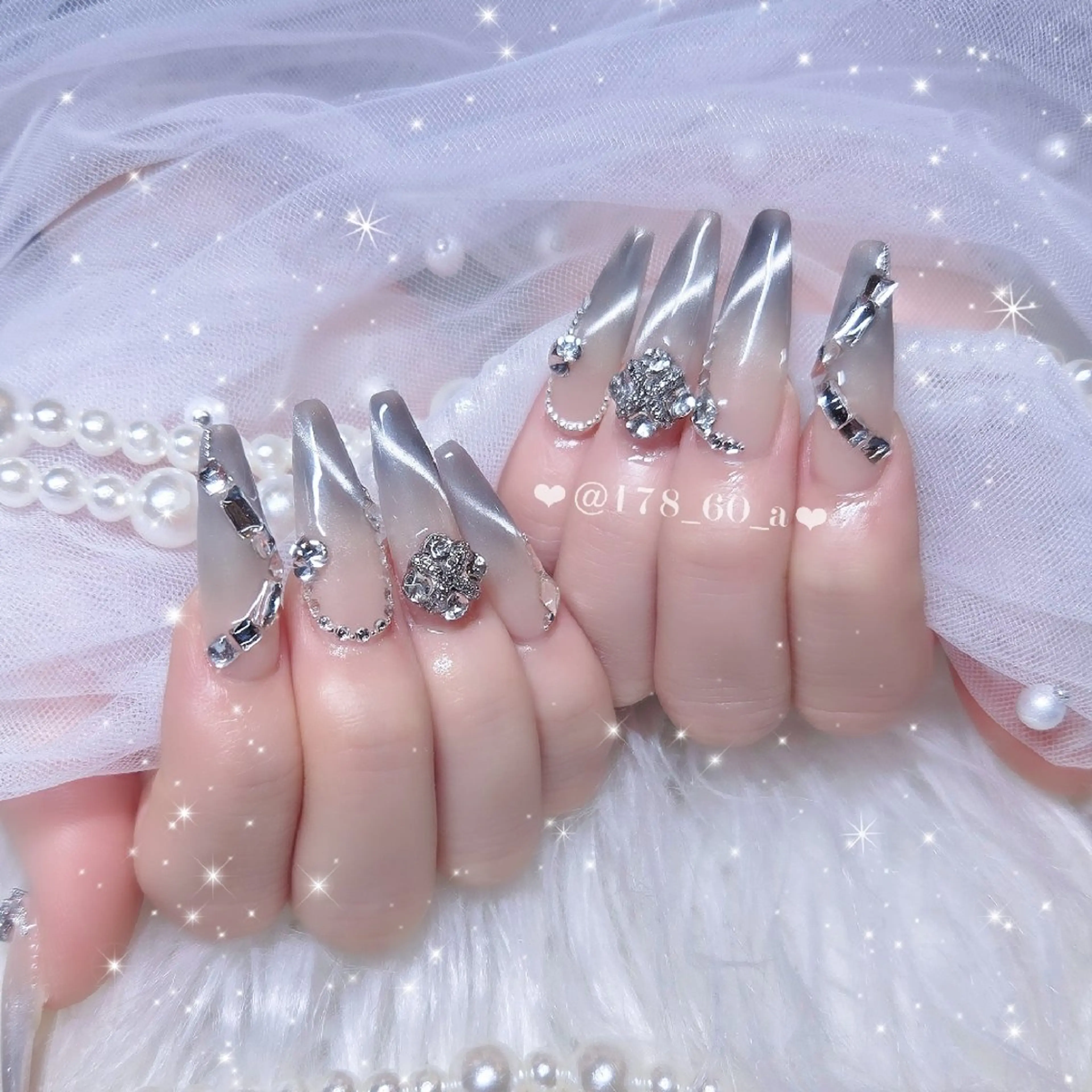 ネイル グラデーション マグネットネイル スカルプネイル シルバー 冬ネイル ハンドネイル HAPPINAS れん┊痛ネイル&3Dのネイルデザイン