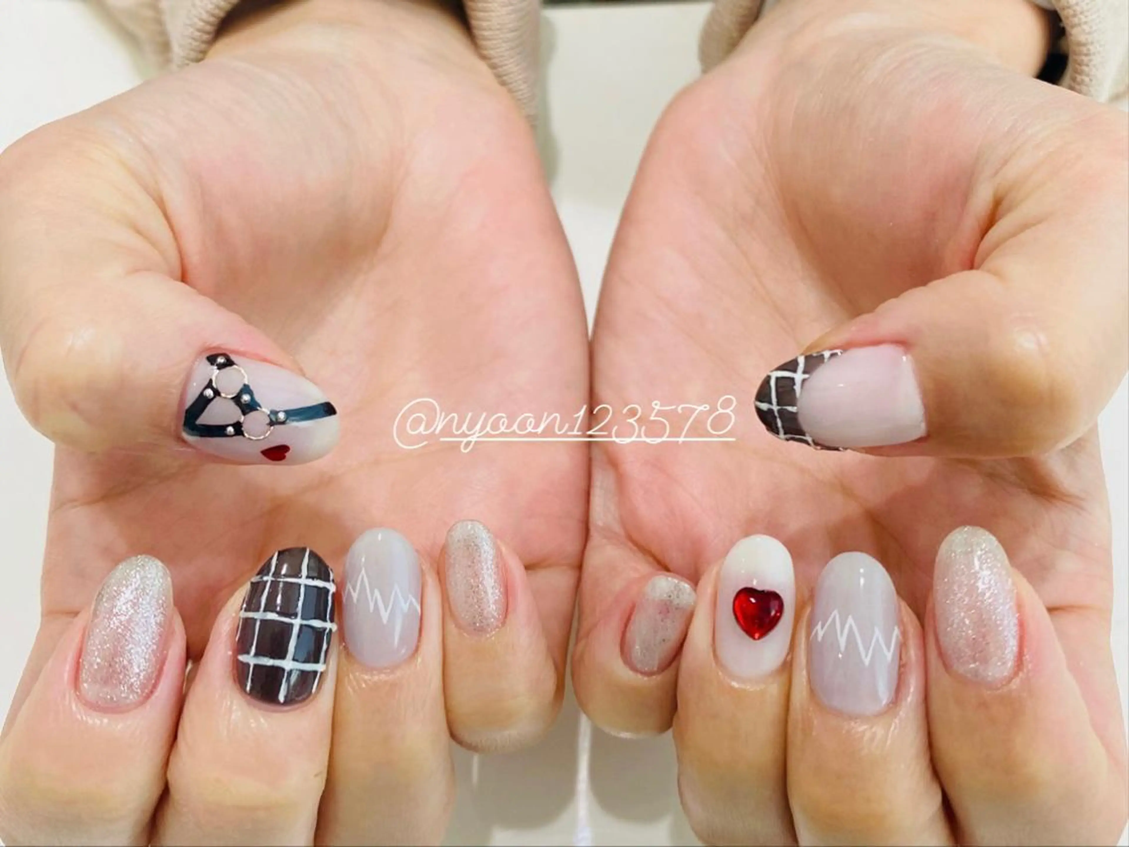 ショート ネイル マツエク・マツパ アイブロウ ワンホンマツエク アートネイル フラッシュネイル ジェルネイル 氷ネイル・うるうるネイル ハンドネイル 13日3980円‼️ マグもデザインも◎のネイルデザイン