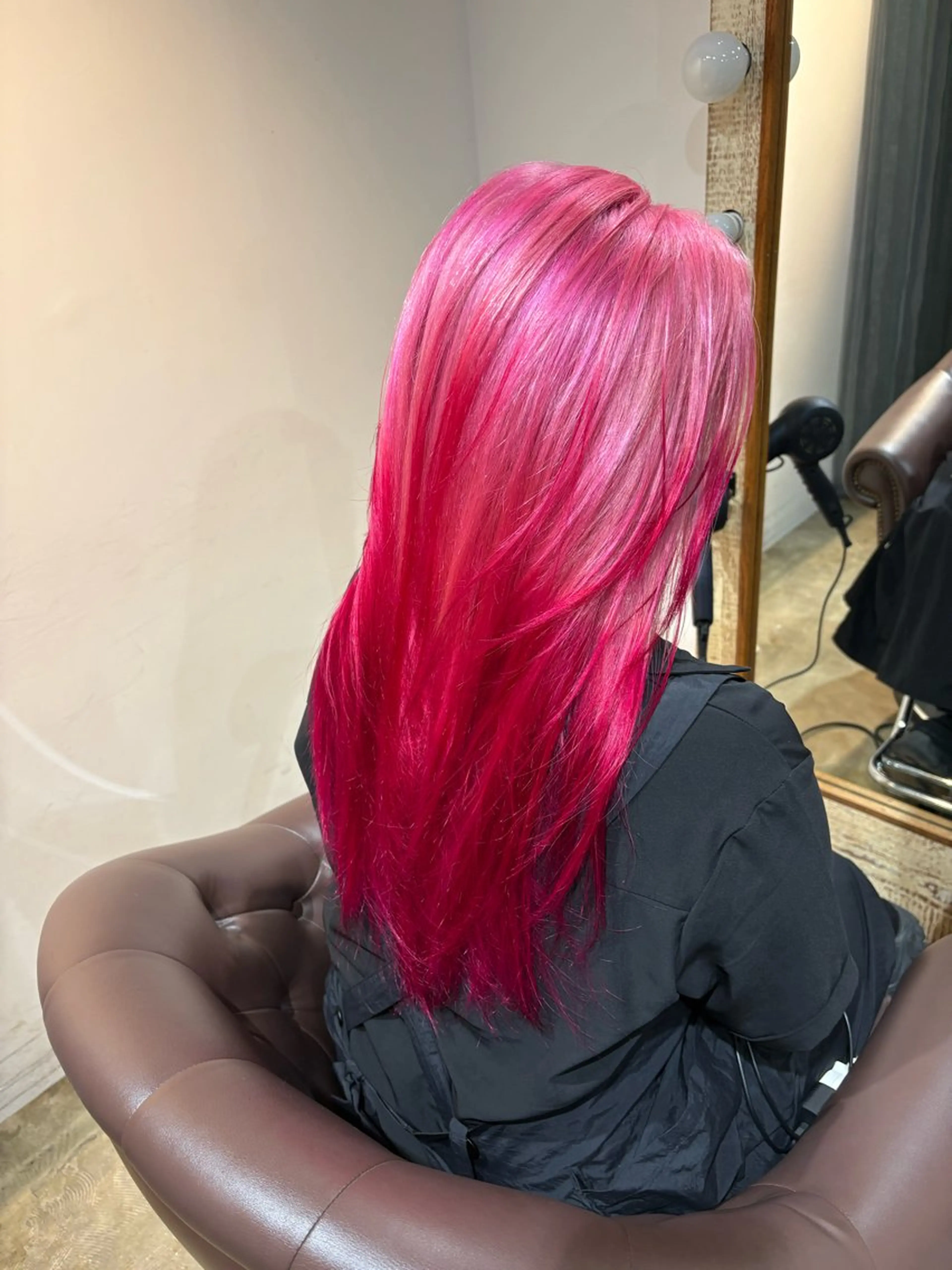 ロング カラー グラデーションカラー ピンクカラー 内田 尚希のヘアスタイル