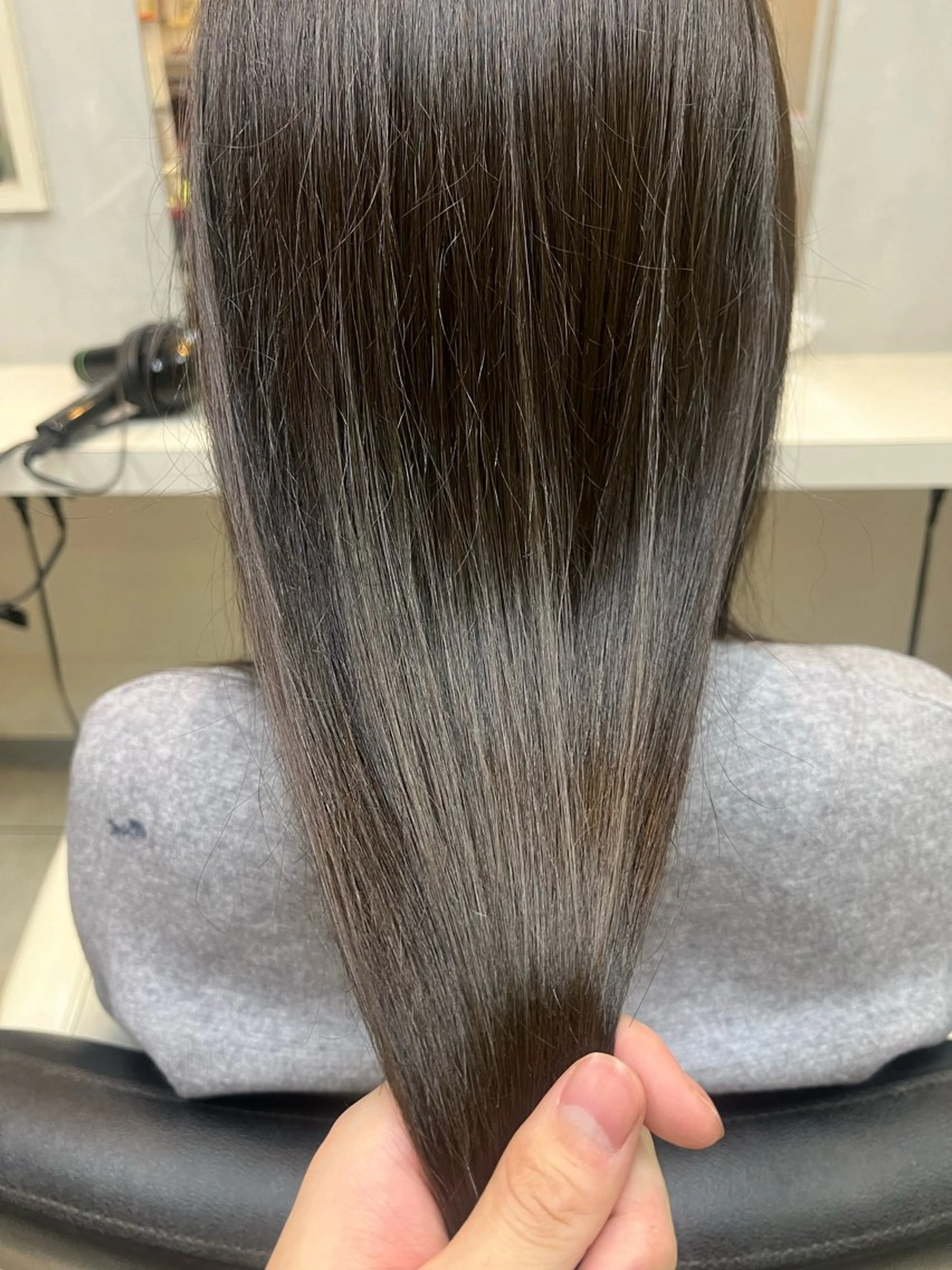 カラー アッシュ アッシュグレー アッシュグレージュ グレージュ カット ヘアカラー トリートメント SAKURA所属・鶴 章英のヘアスタイル