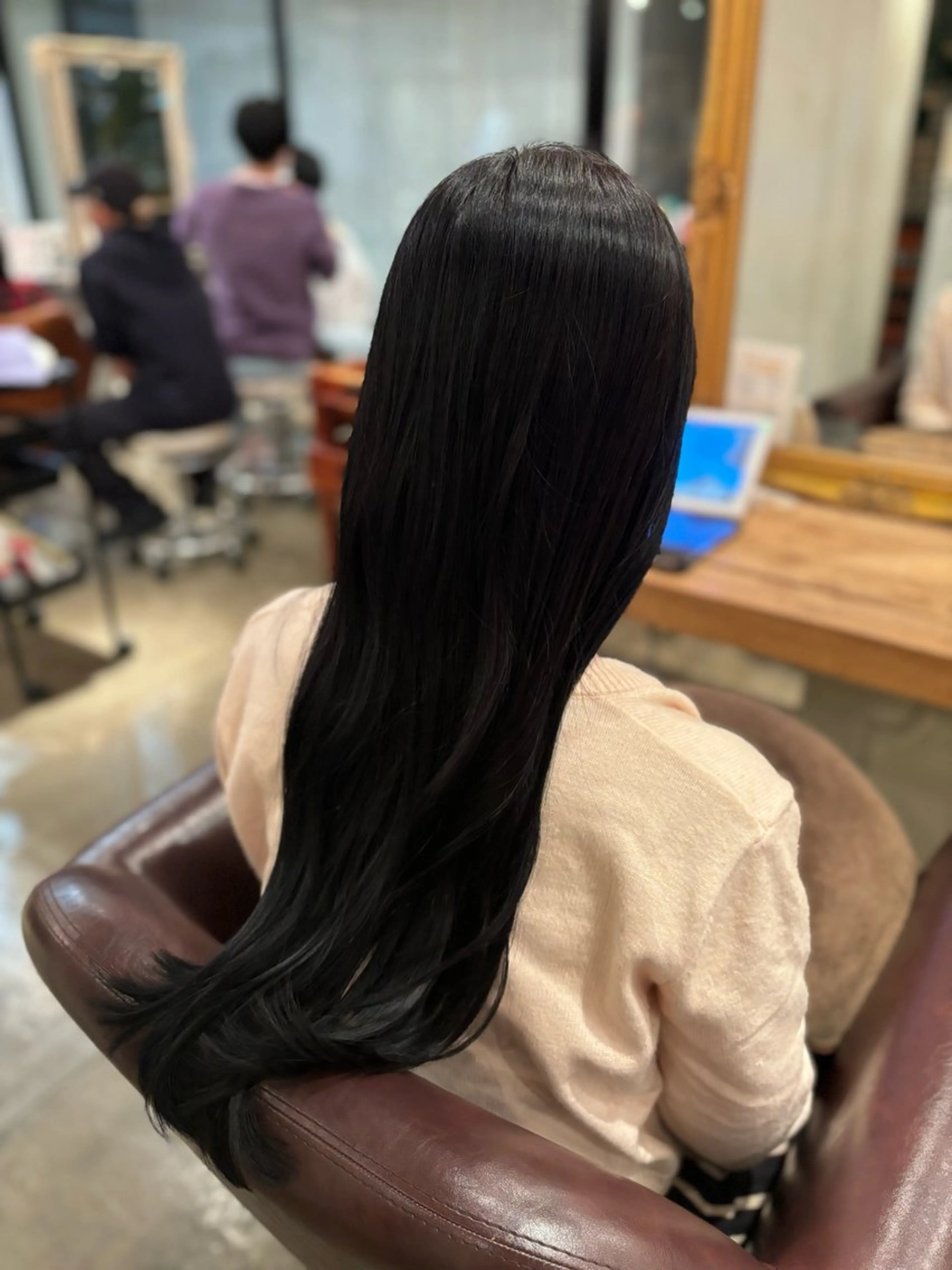 カラー 黒髪 ブリーチ ブルーカラー ブルーブラック 透明感カラー 髪質改善カラー ベージュ🤎YUMEのヘアスタイル