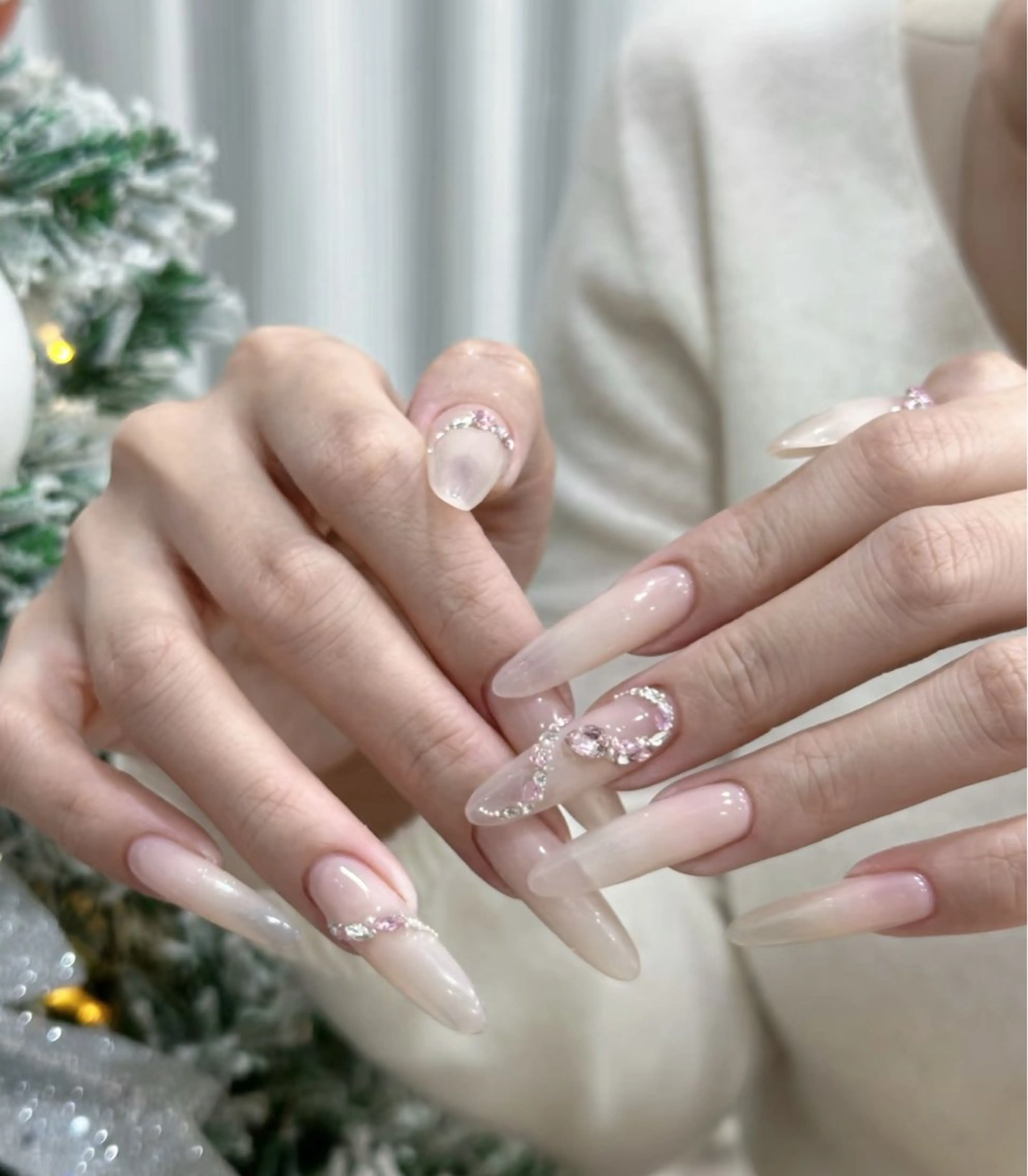 ネイル フレンチネイル グラデーション キラキラネイル 韓国ネイル マグネットネイル ハンドネイル 🎀🎀YooLi Nail Salonのネイルデザイン