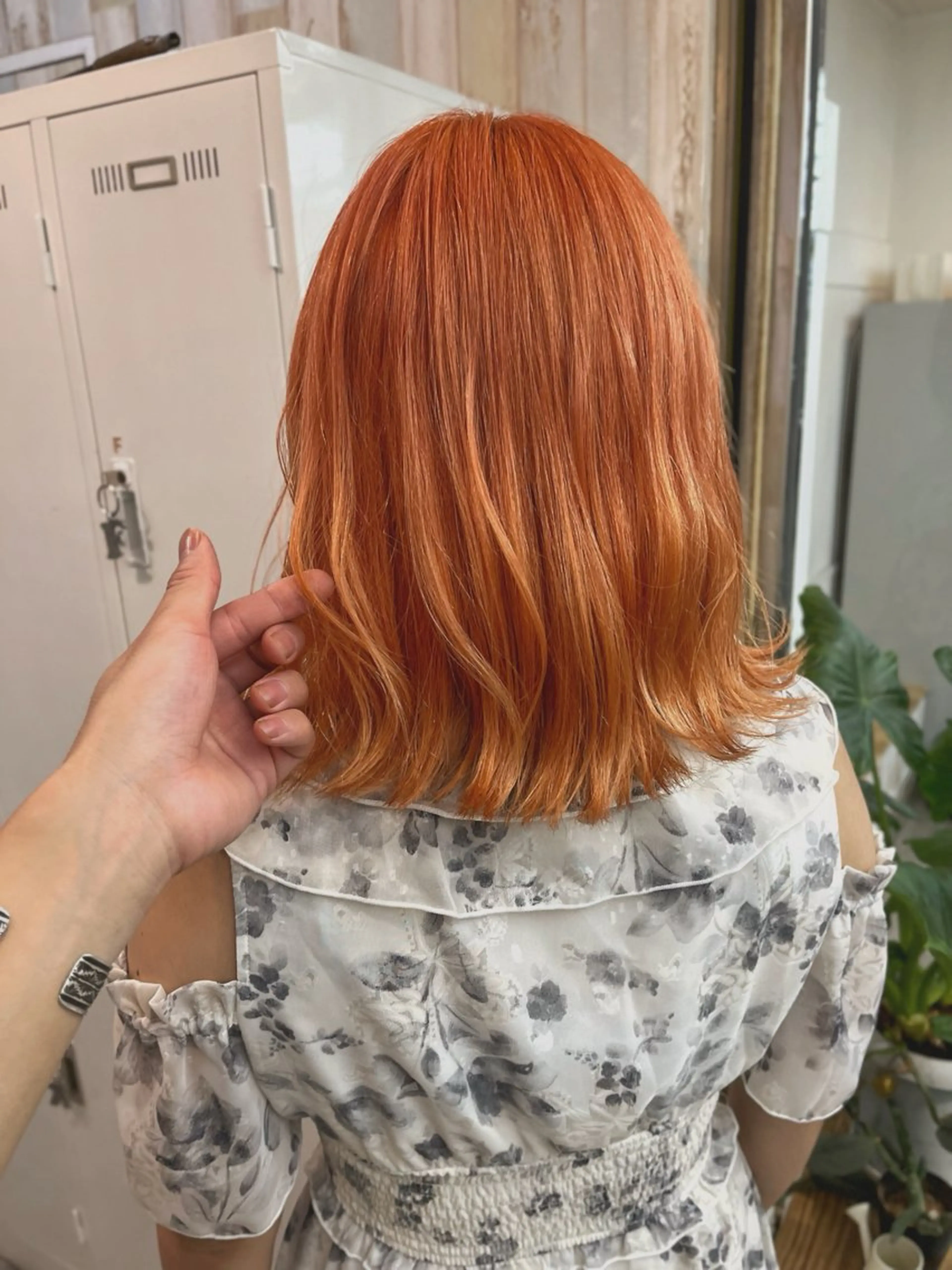 ミディアム カラー パーマ ヘアアレンジ メンズ メンズブリーチ ブリーチ ブリーチなしカラー オレンジ カット ヘアカラー トリートメント ヘアセット 二ヶ月綺麗が続く デザイン/星野六三四のヘアスタイル