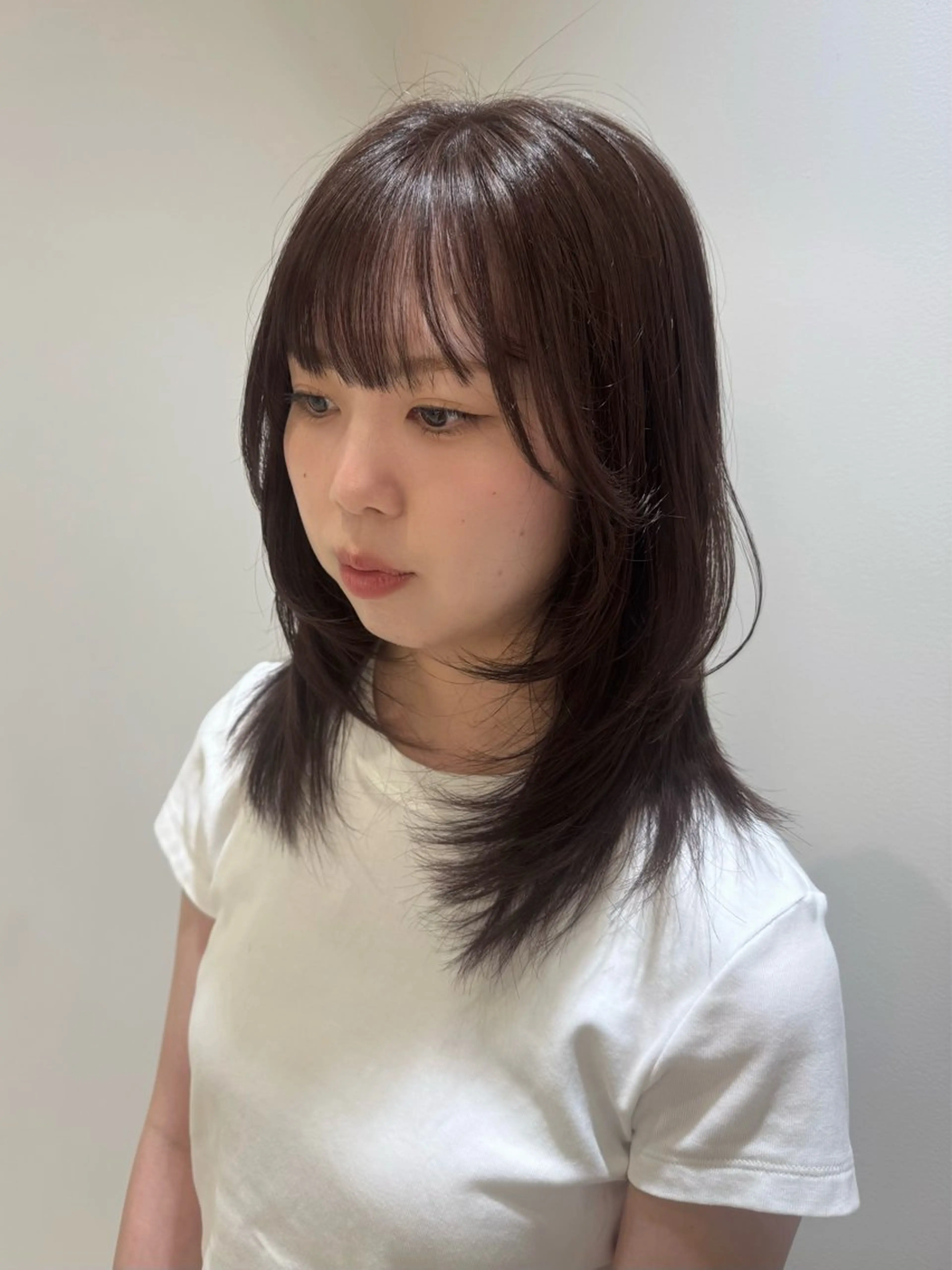 セミロング カラー ブリーチ 透明感カラー 韓国風カラー ブリーチなしカラー 韓国風ヘア カット ヘアカラー トリートメント 韓国レイヤーカット/ くすみカラー/モモのヘアスタイル