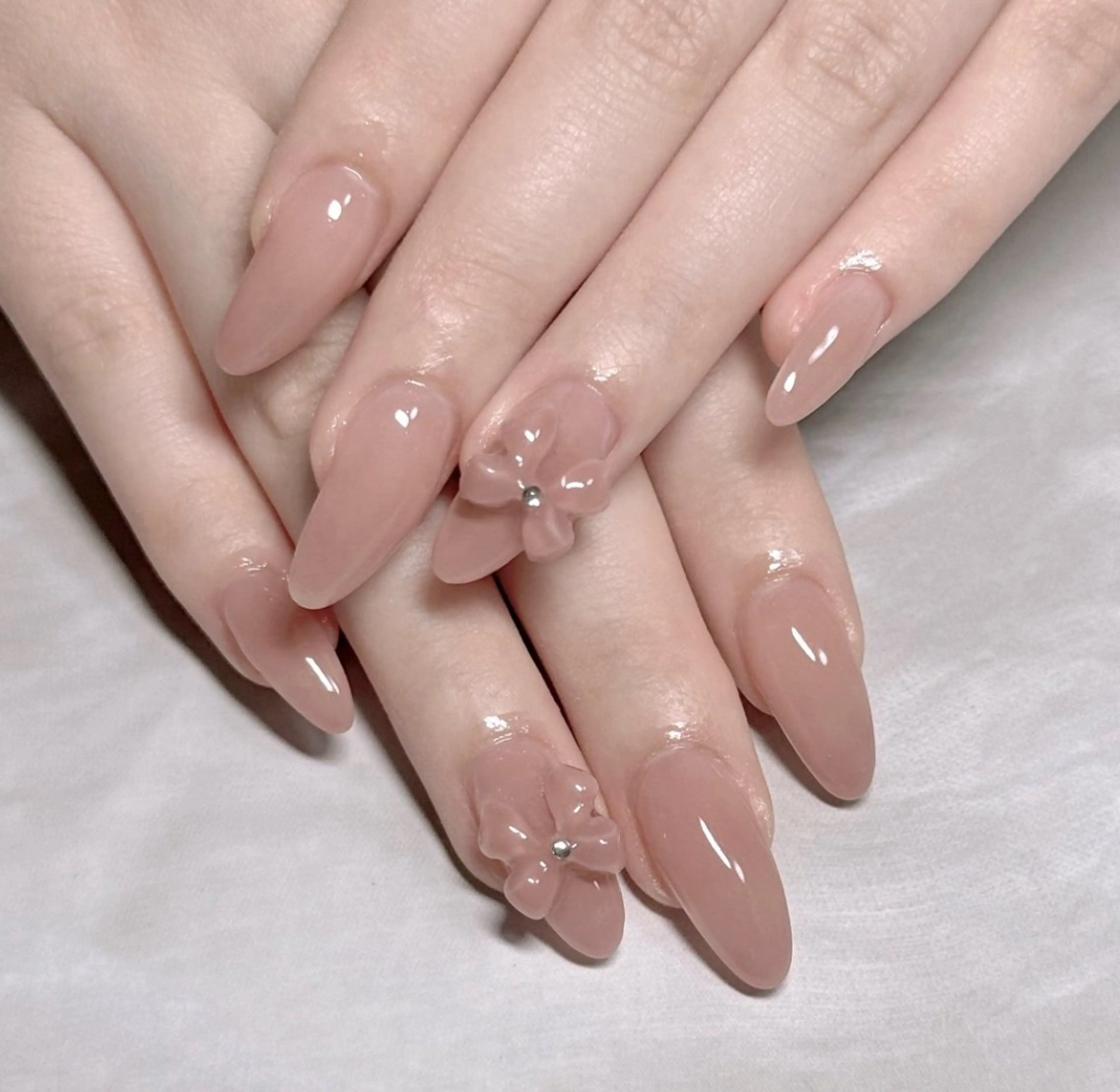 シンプルデザイン + (マグネット・パーツ10粒ほど・ラメetc...)の写真