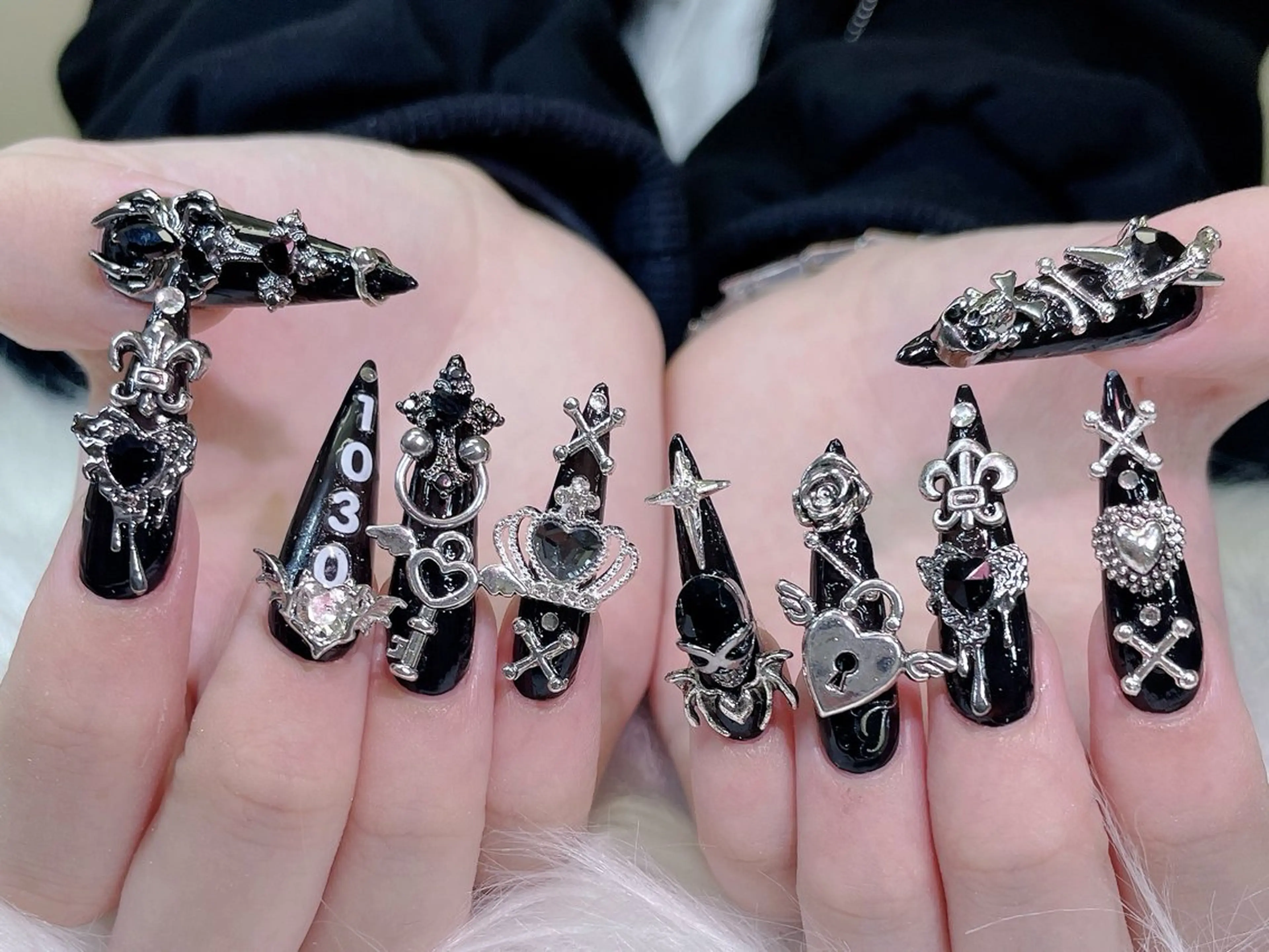 ネイル 成人式 大理石ネイル(マーブル) ネイルチップ 冬ネイル クリスマス ハンドネイル MoMoA Nail ネイル長さ出し専門店のネイルデザイン