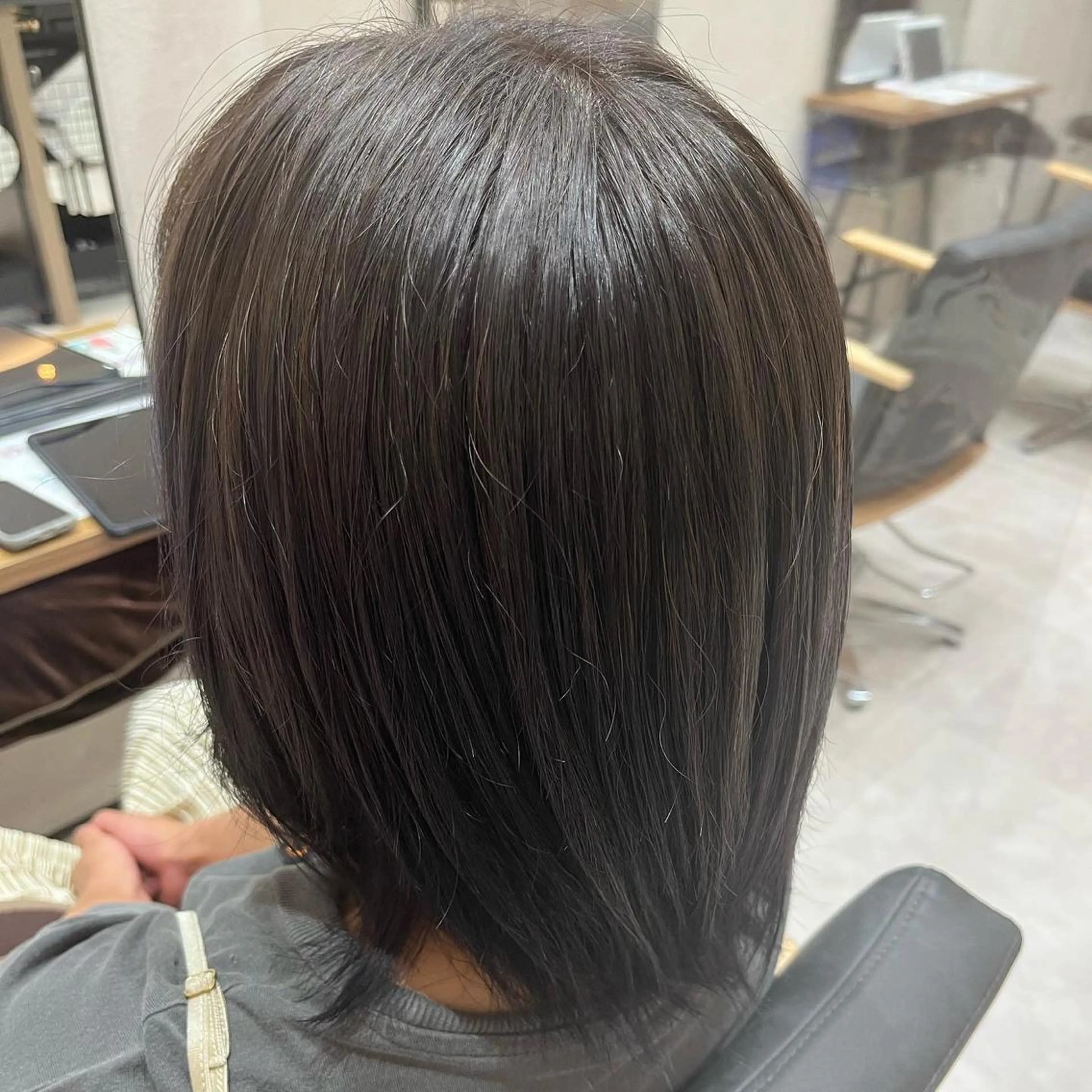 カラー グレージュ イオカ ヒトミのヘアスタイル