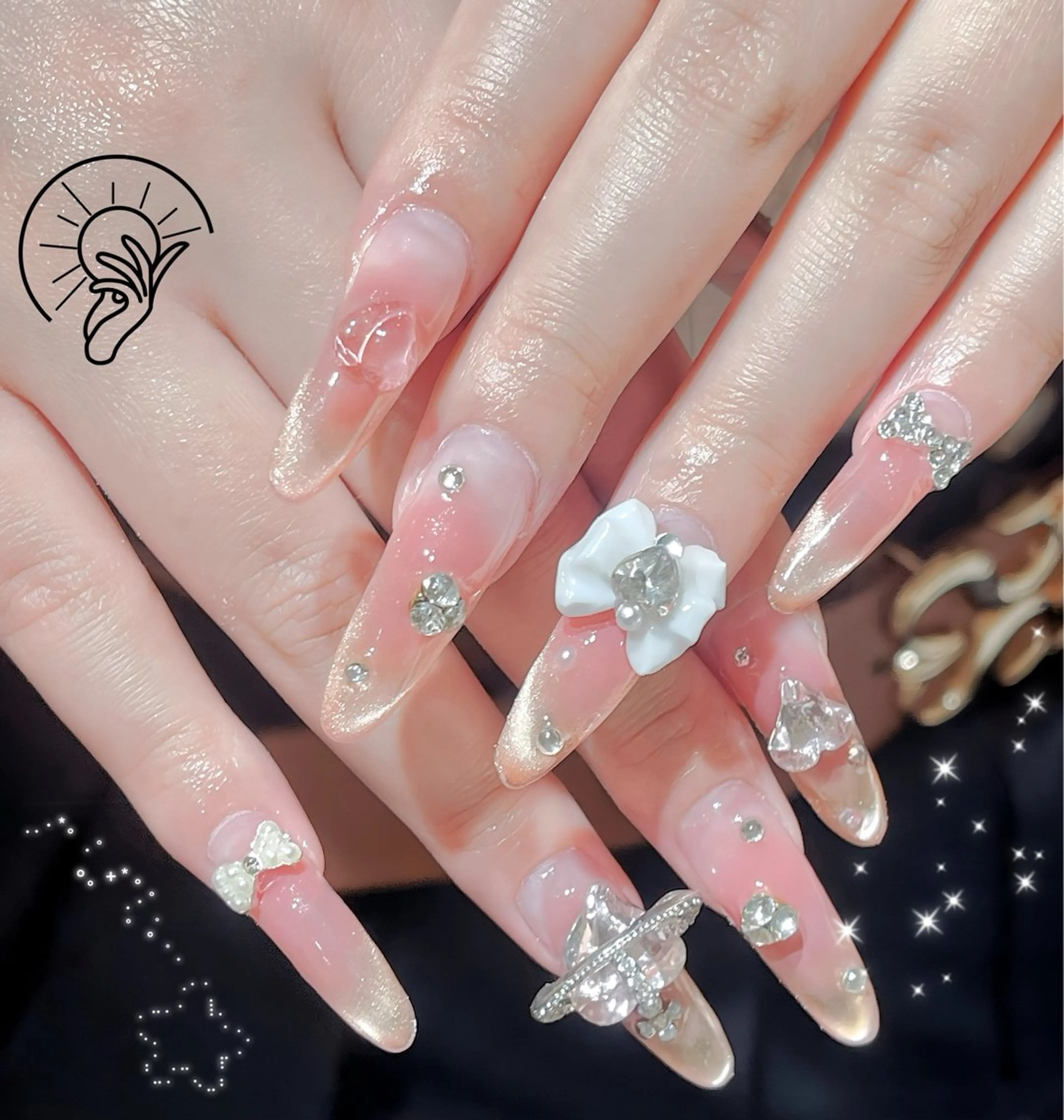 ネイル チークネイル 長さ出し フラワーネイル フレンチネイル ガーリー ハンドネイル ハンドケア Sun Nail 池袋のネイルデザイン