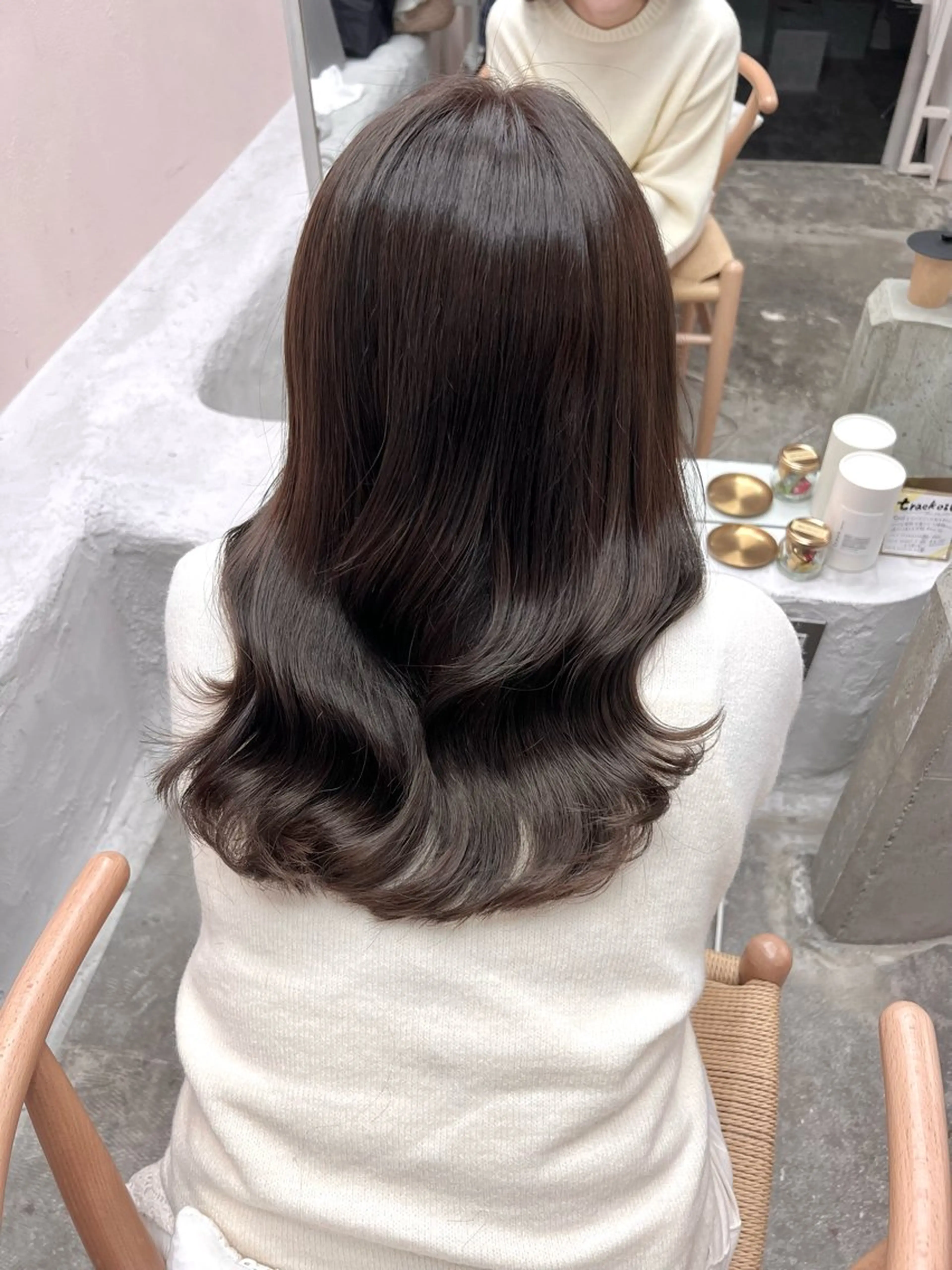 セミロング カラー アッシュ アッシュブラウン ブラウンカラー カット ヘアカラー トリートメント iru所属・透明感，髪質改善の プロ☝🏻前田俊樹✨のヘアスタイル